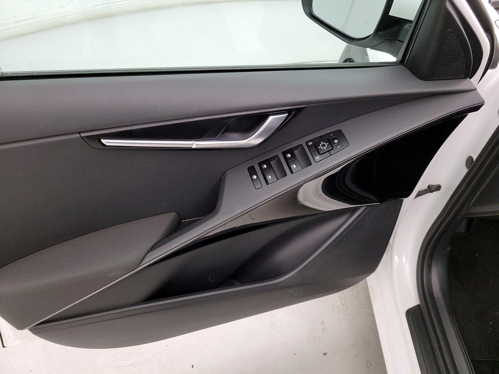Thumbnail: 2023 Kia Niro - 12