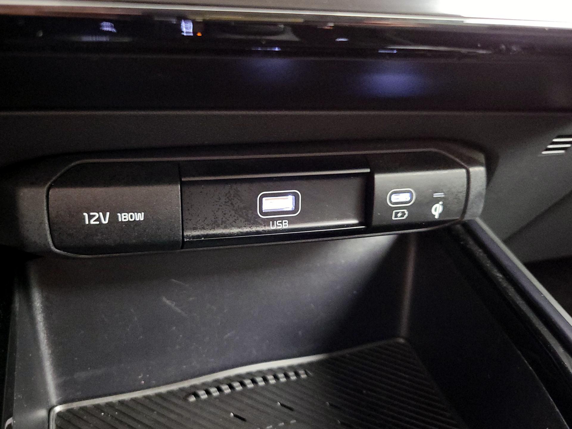 Thumbnail: 2023 Kia Niro - 18