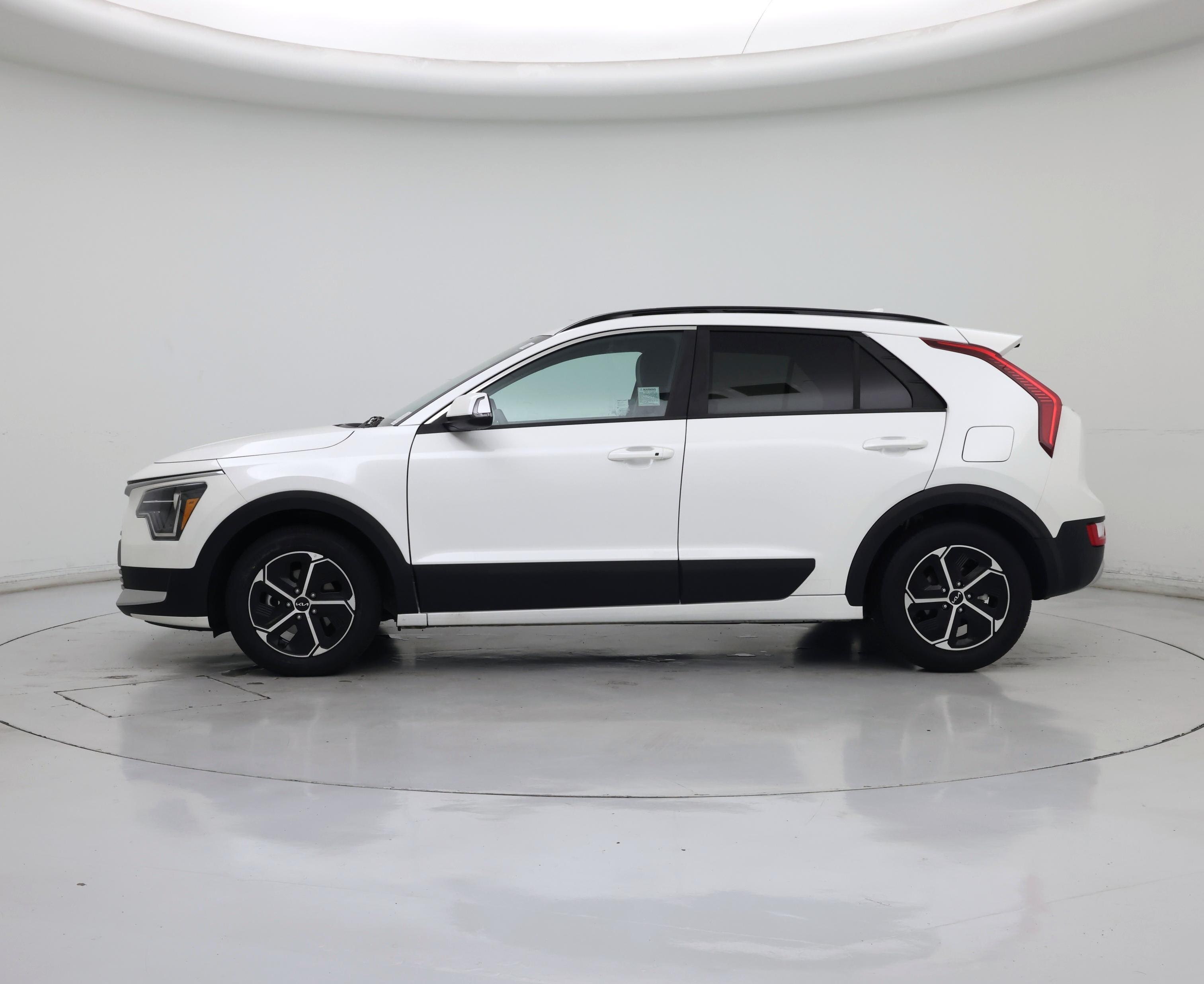 Thumbnail: 2023 Kia Niro - 3