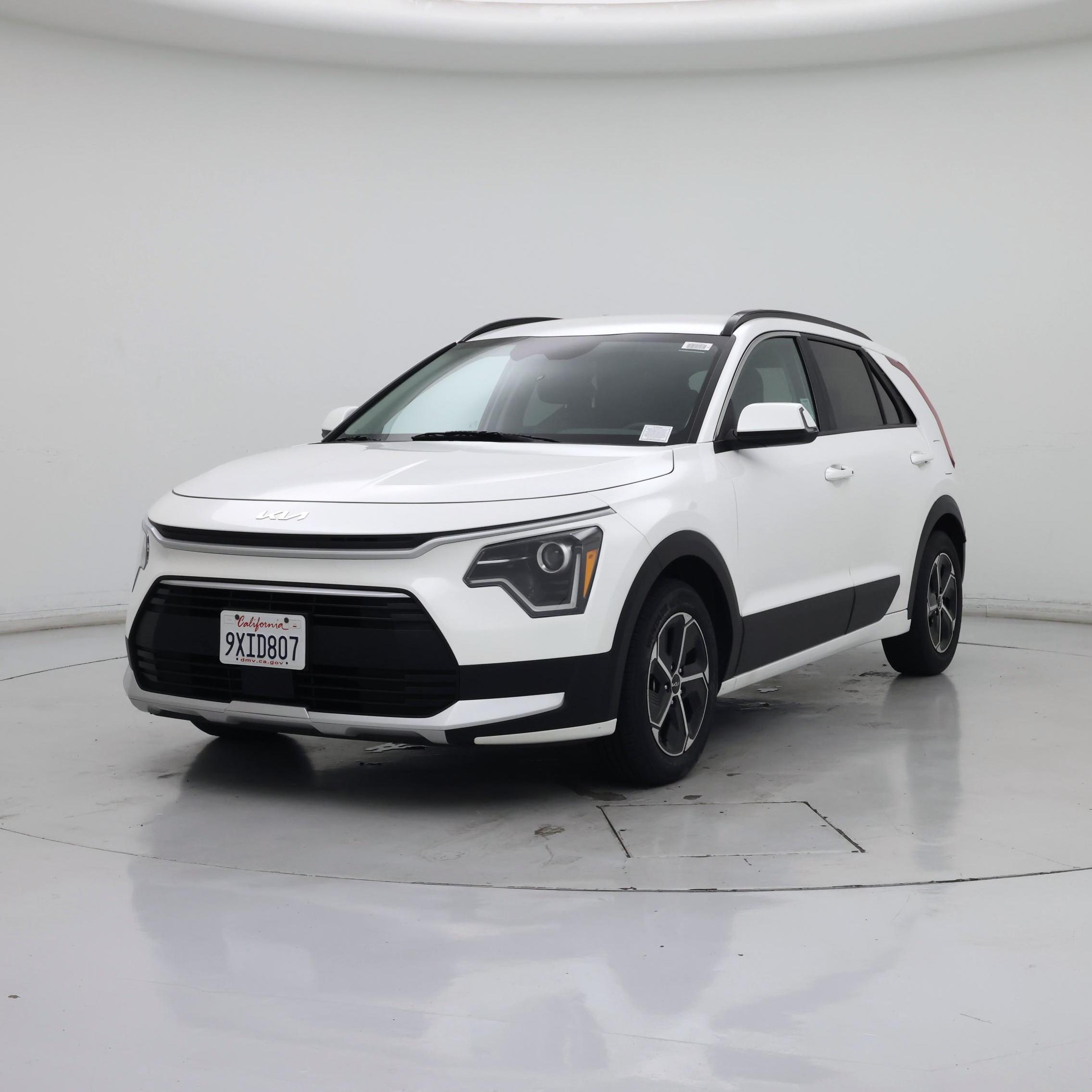 Thumbnail: 2023 Kia Niro - 4