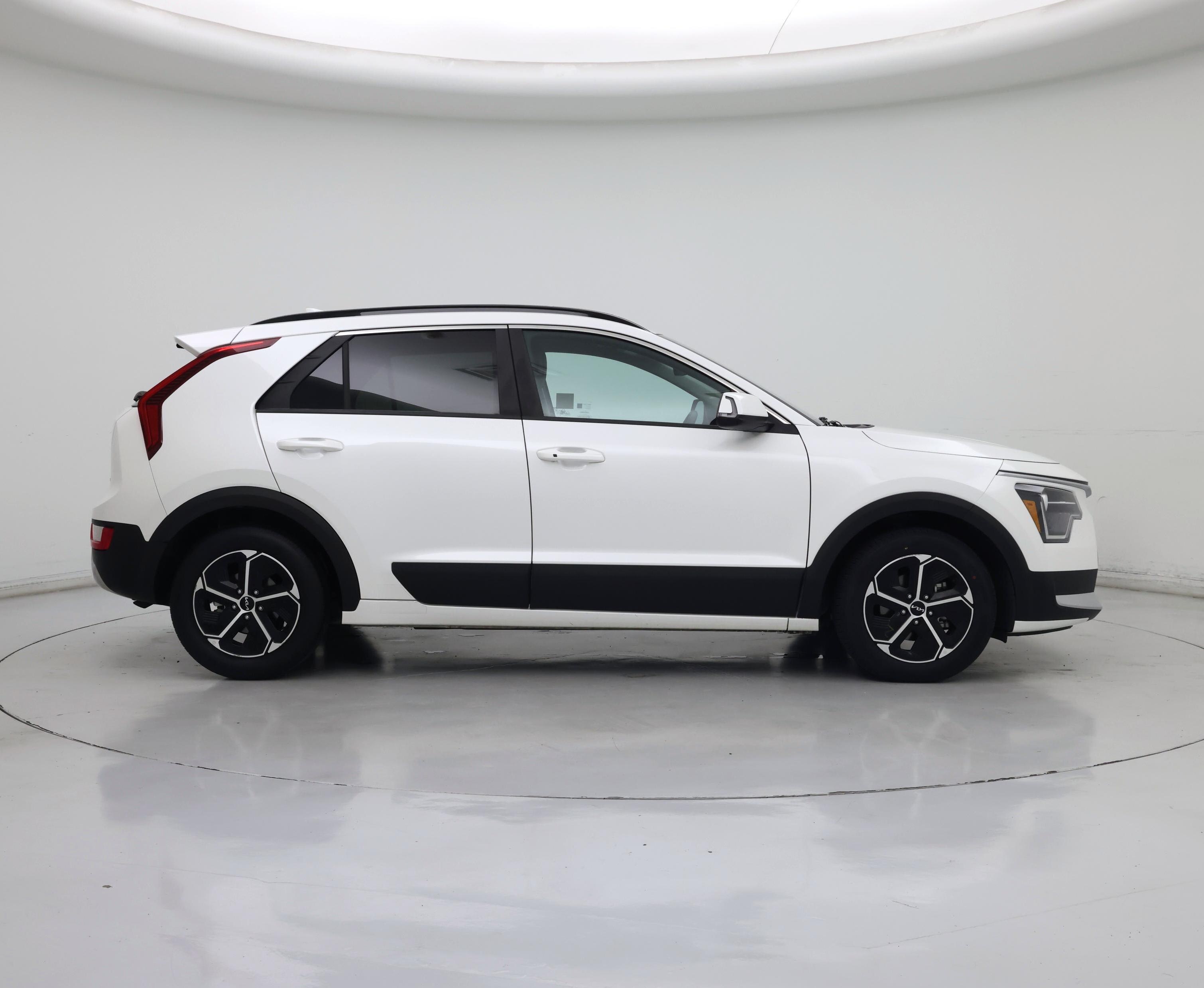 Thumbnail: 2023 Kia Niro - 7