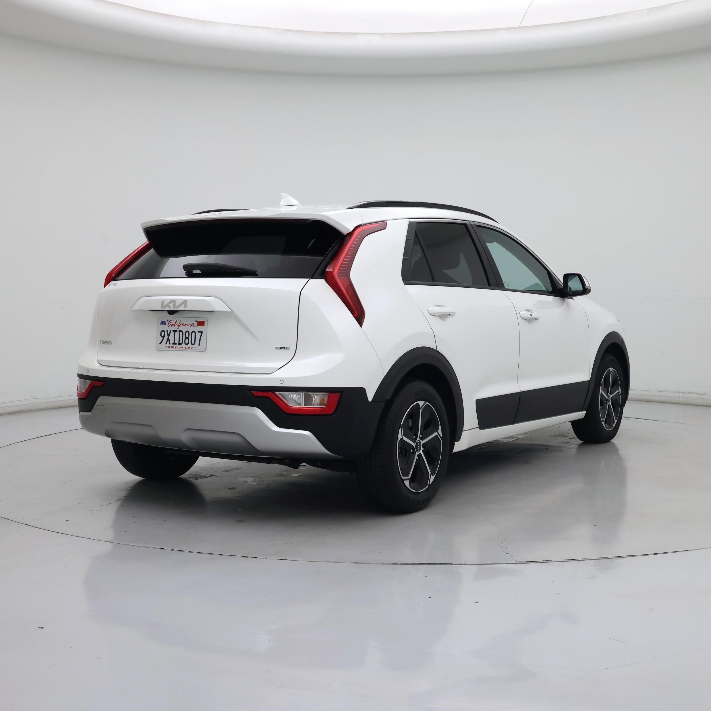 Thumbnail: 2023 Kia Niro - 8