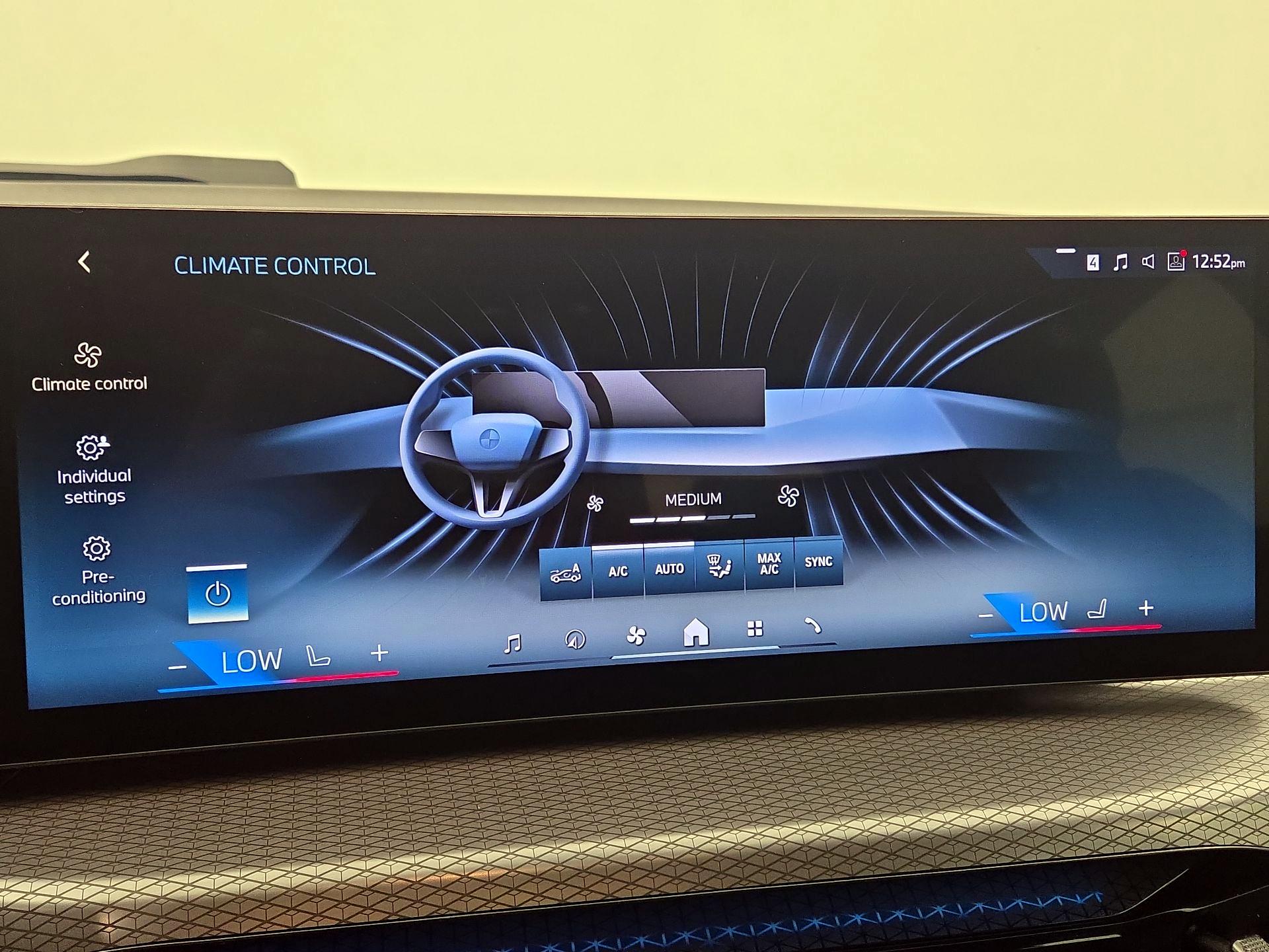 Thumbnail: 2025 BMW i4 - 17