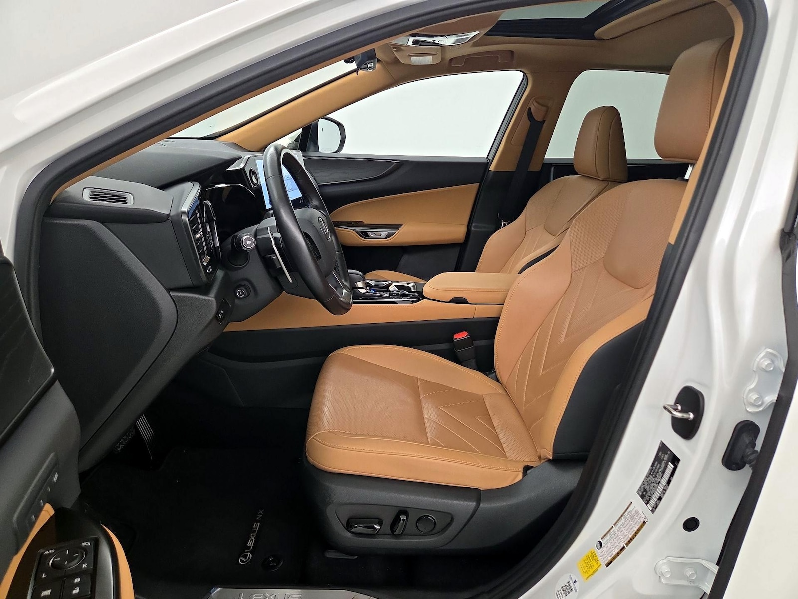 2024 Lexus NX PHEV 450h+ - Photo 12