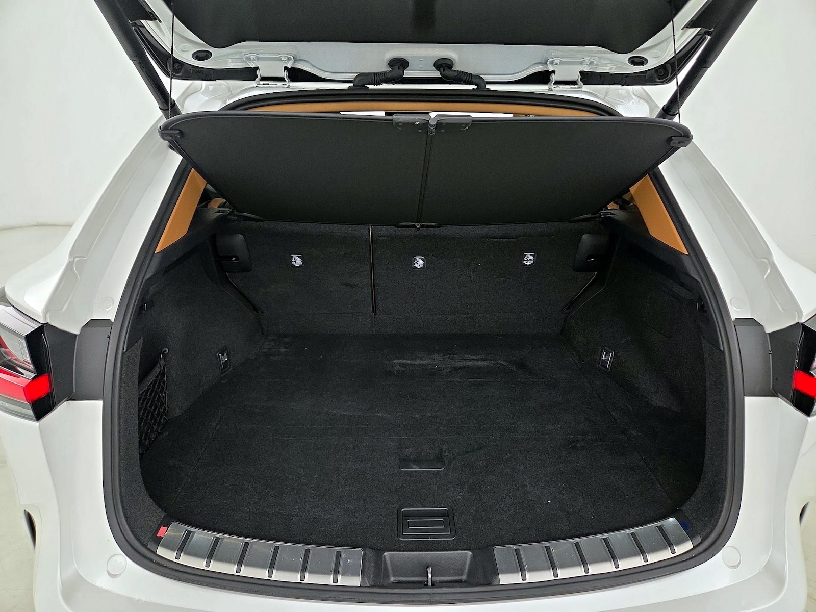 2024 Lexus NX PHEV 450h+ - Photo 23