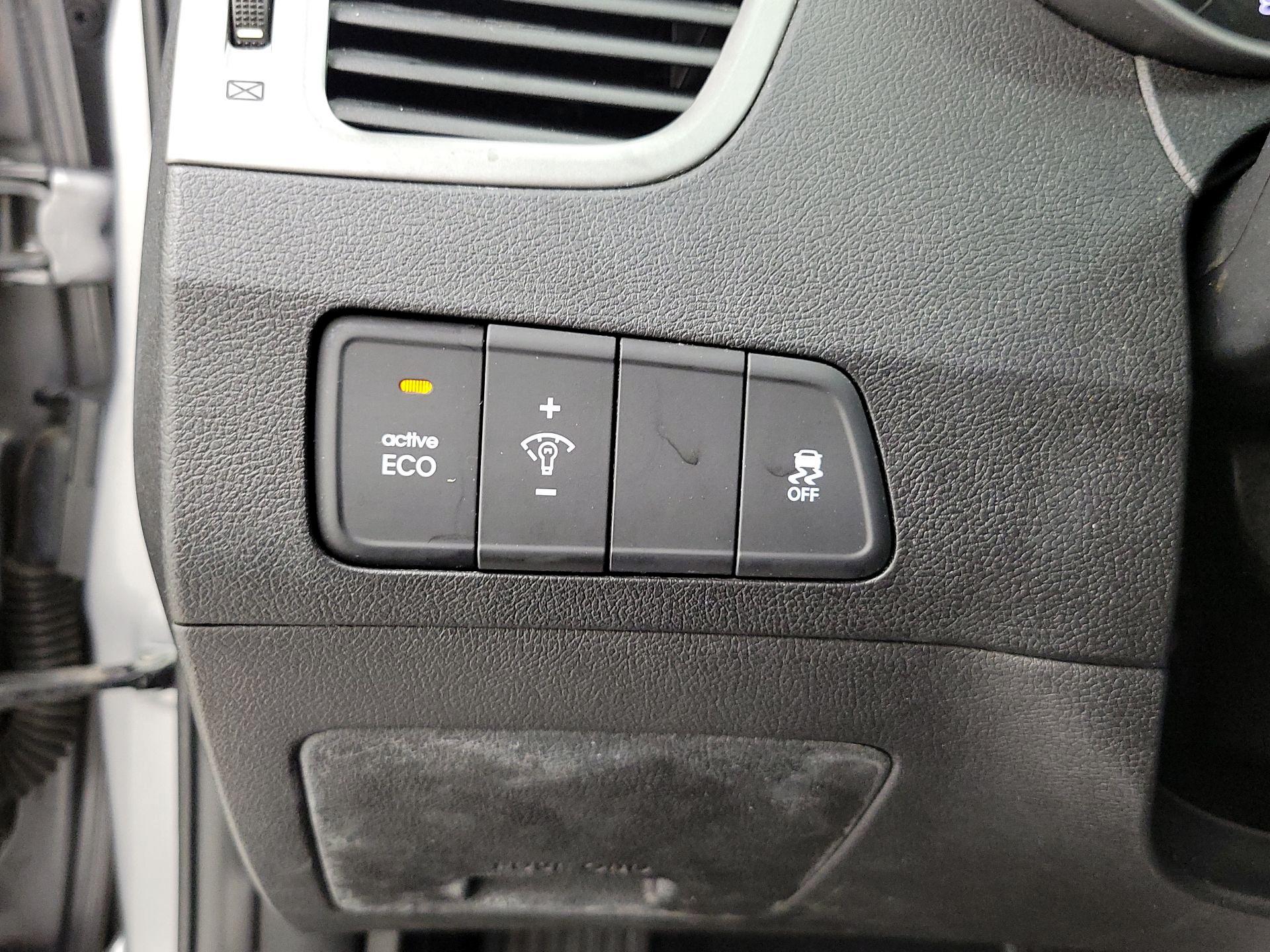 Thumbnail: 2015 Hyundai Elantra - 13