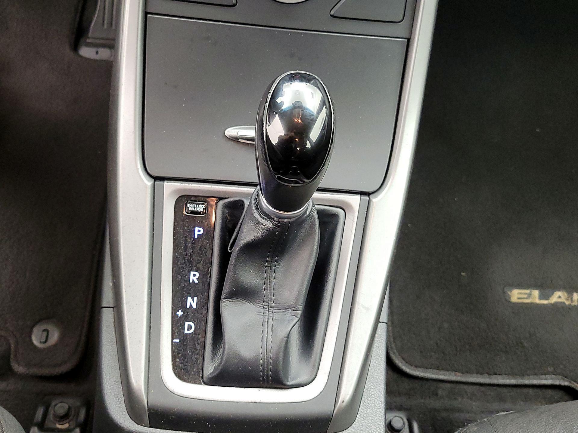 Thumbnail: 2015 Hyundai Elantra - 17