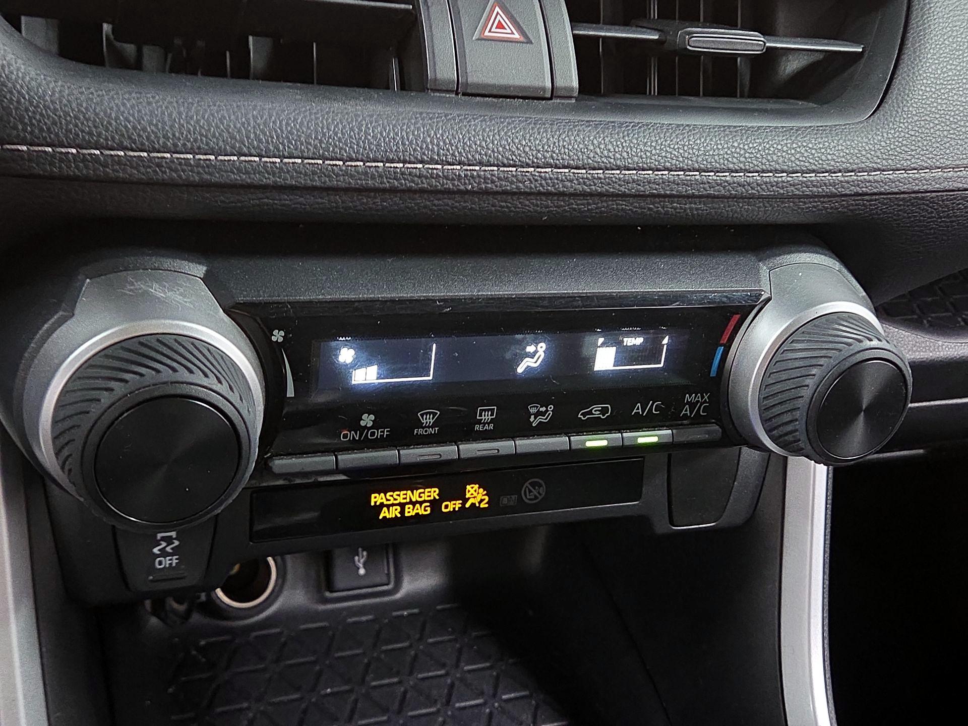 Thumbnail: 2021 Toyota RAV4 - 15