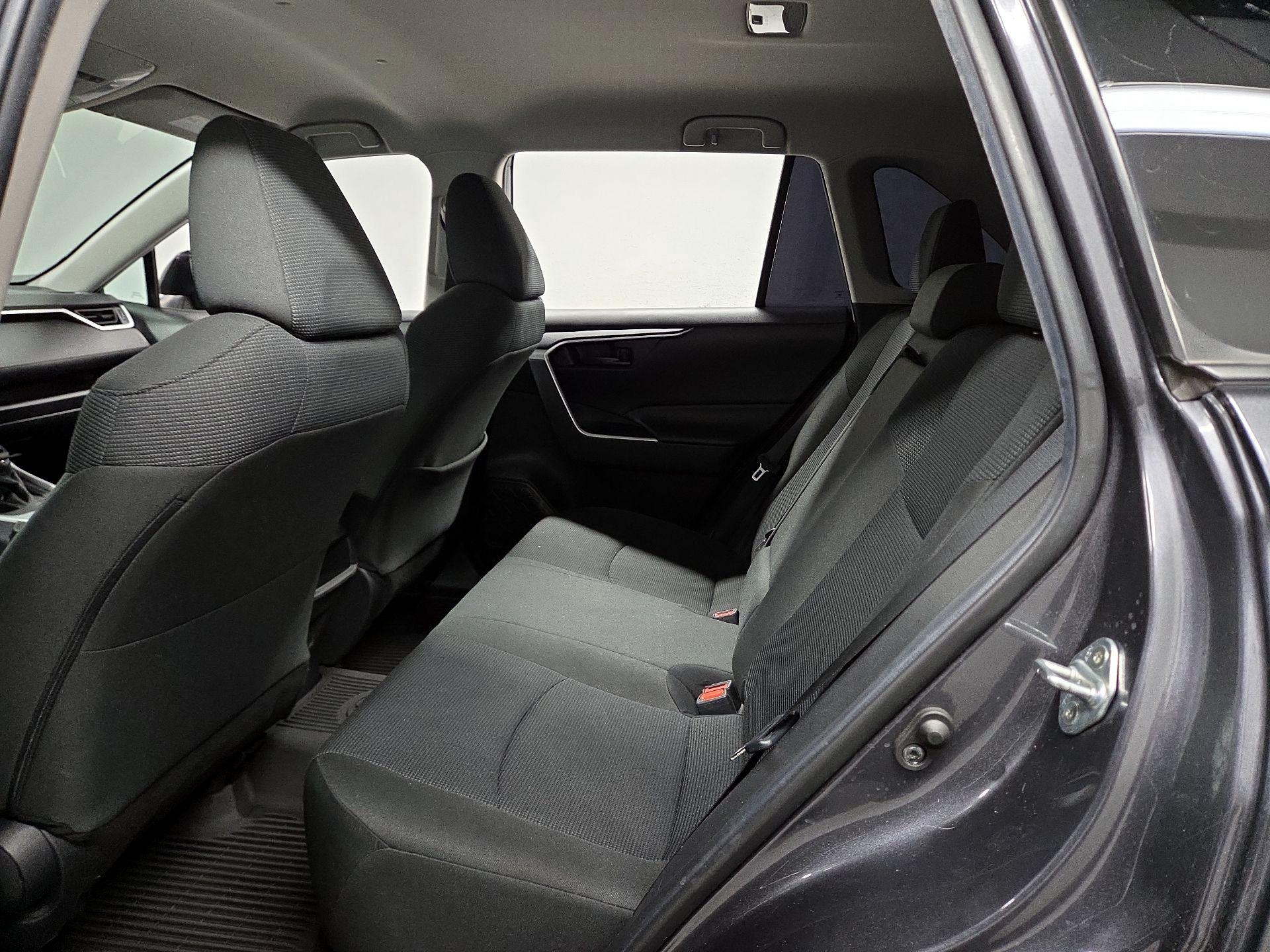 Thumbnail: 2021 Toyota RAV4 - 17
