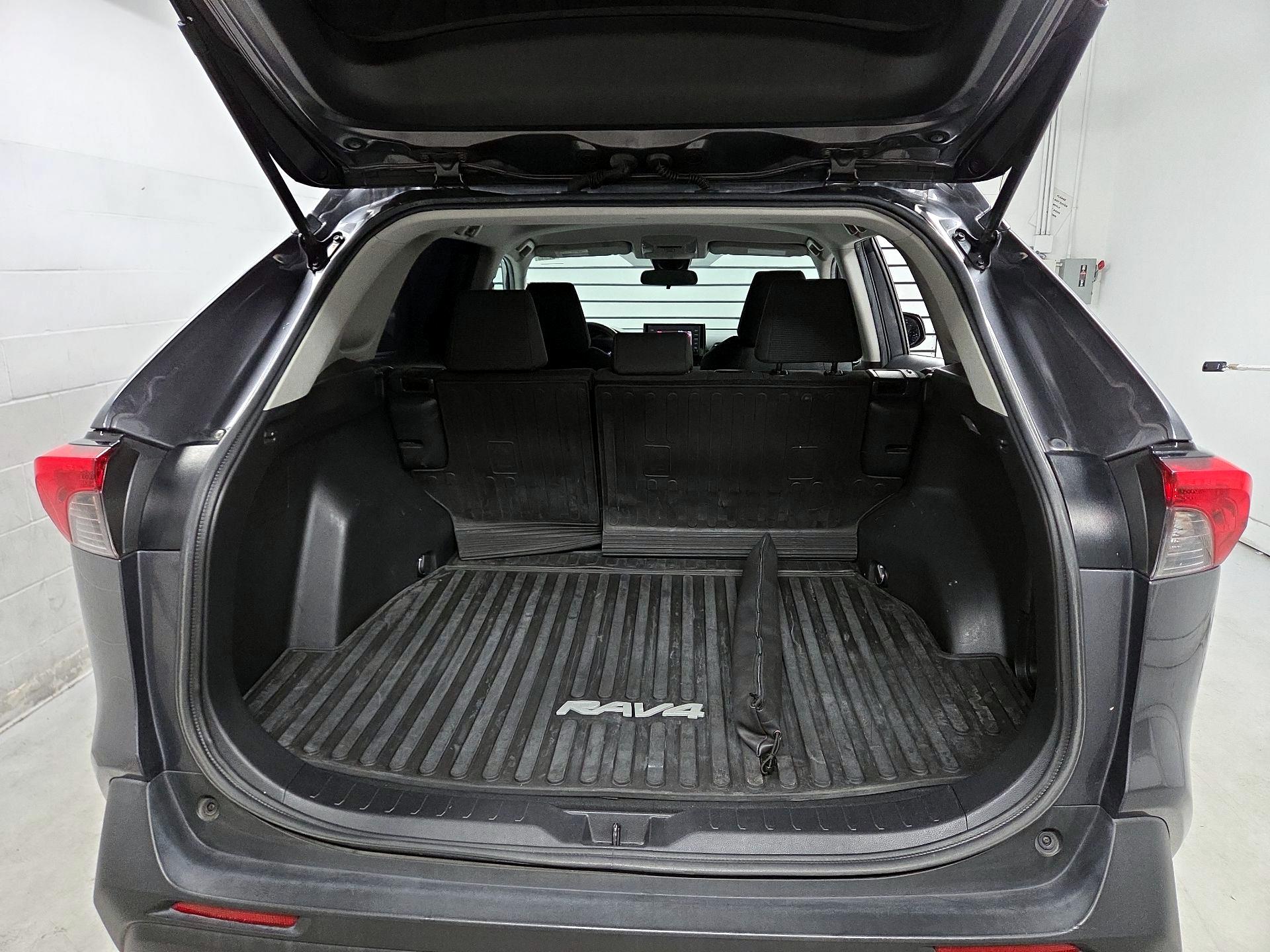 Thumbnail: 2021 Toyota RAV4 - 18