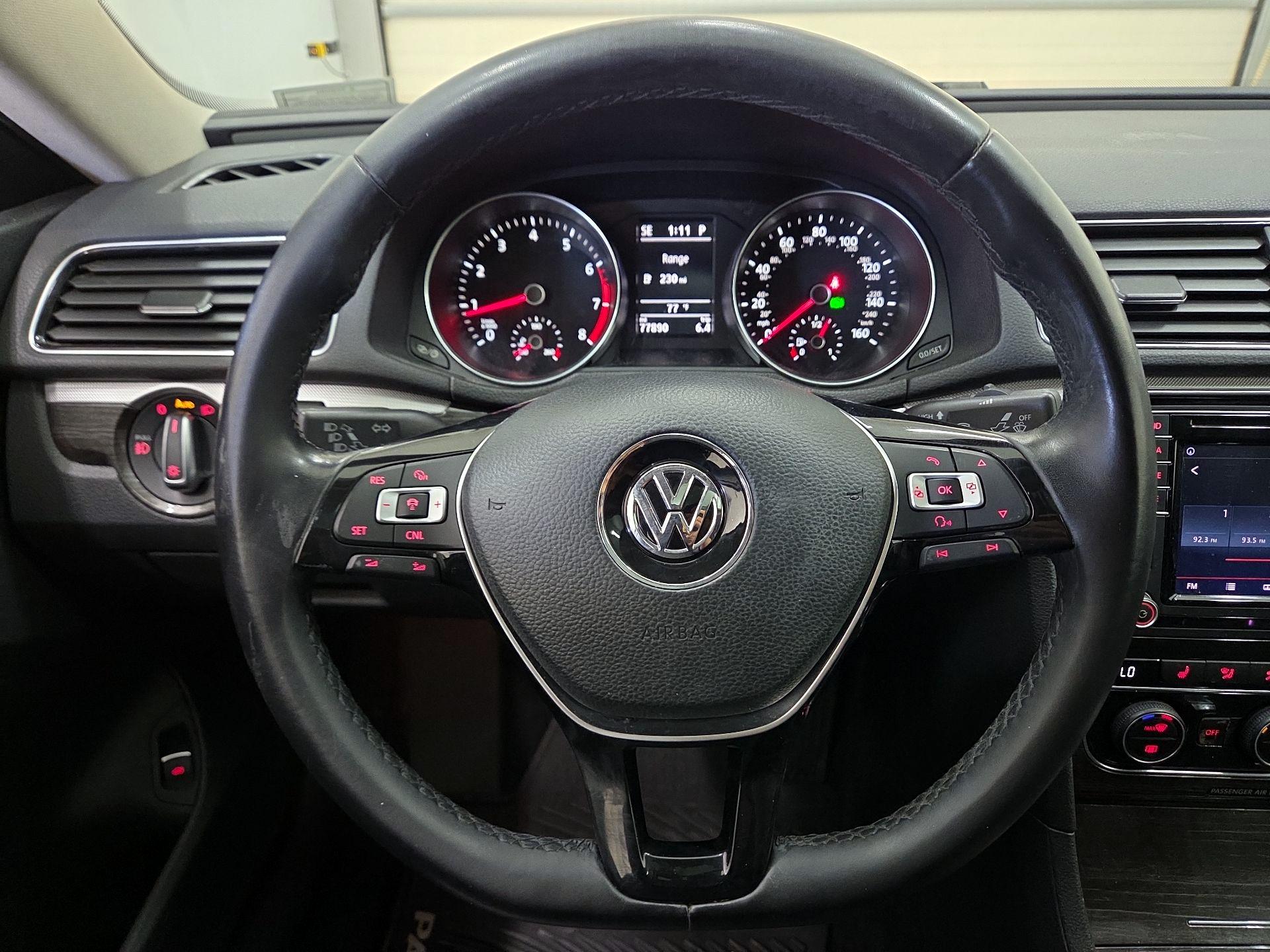 Thumbnail: 2016 Volkswagen Passat - 10