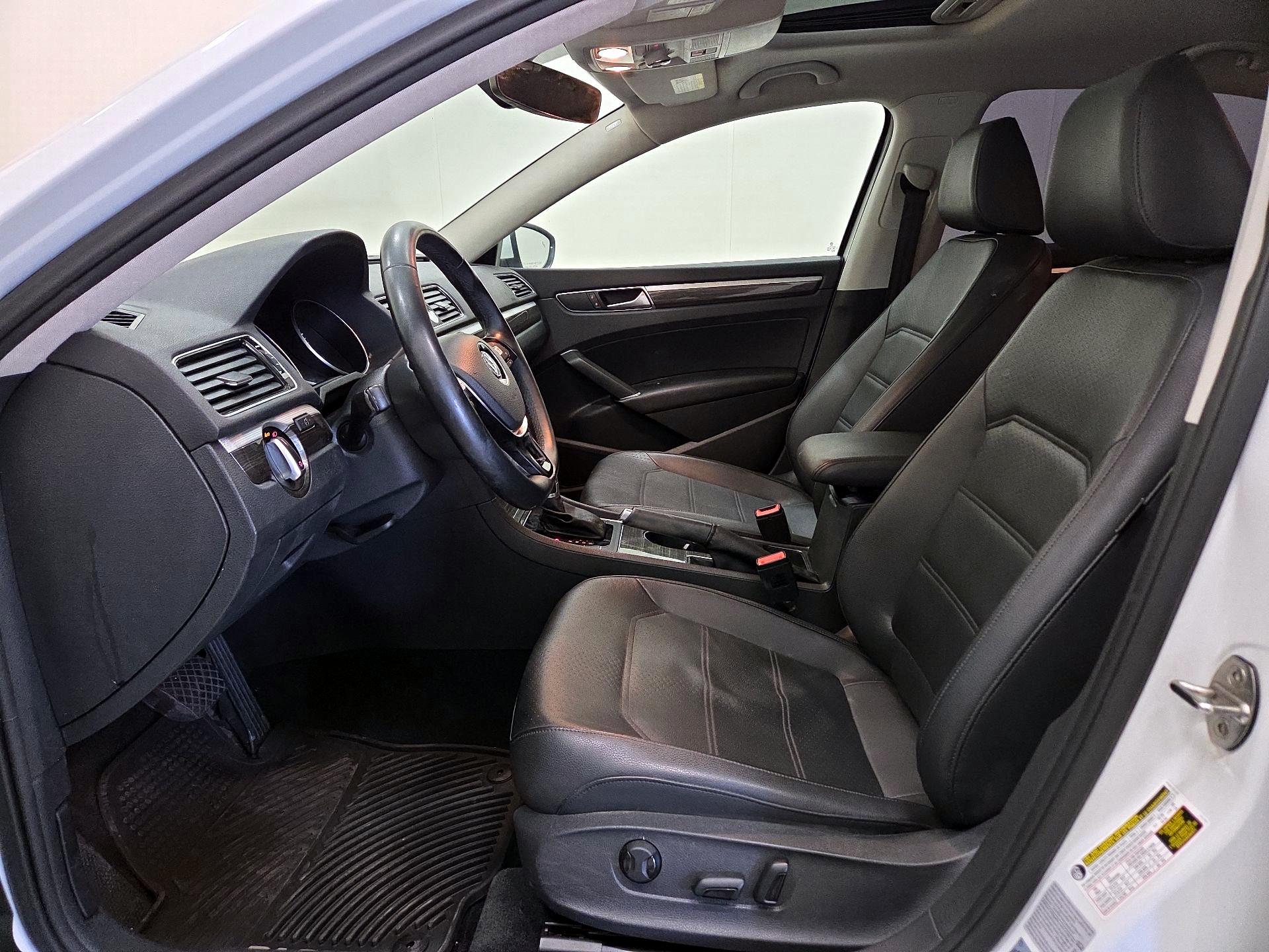 Thumbnail: 2016 Volkswagen Passat - 11