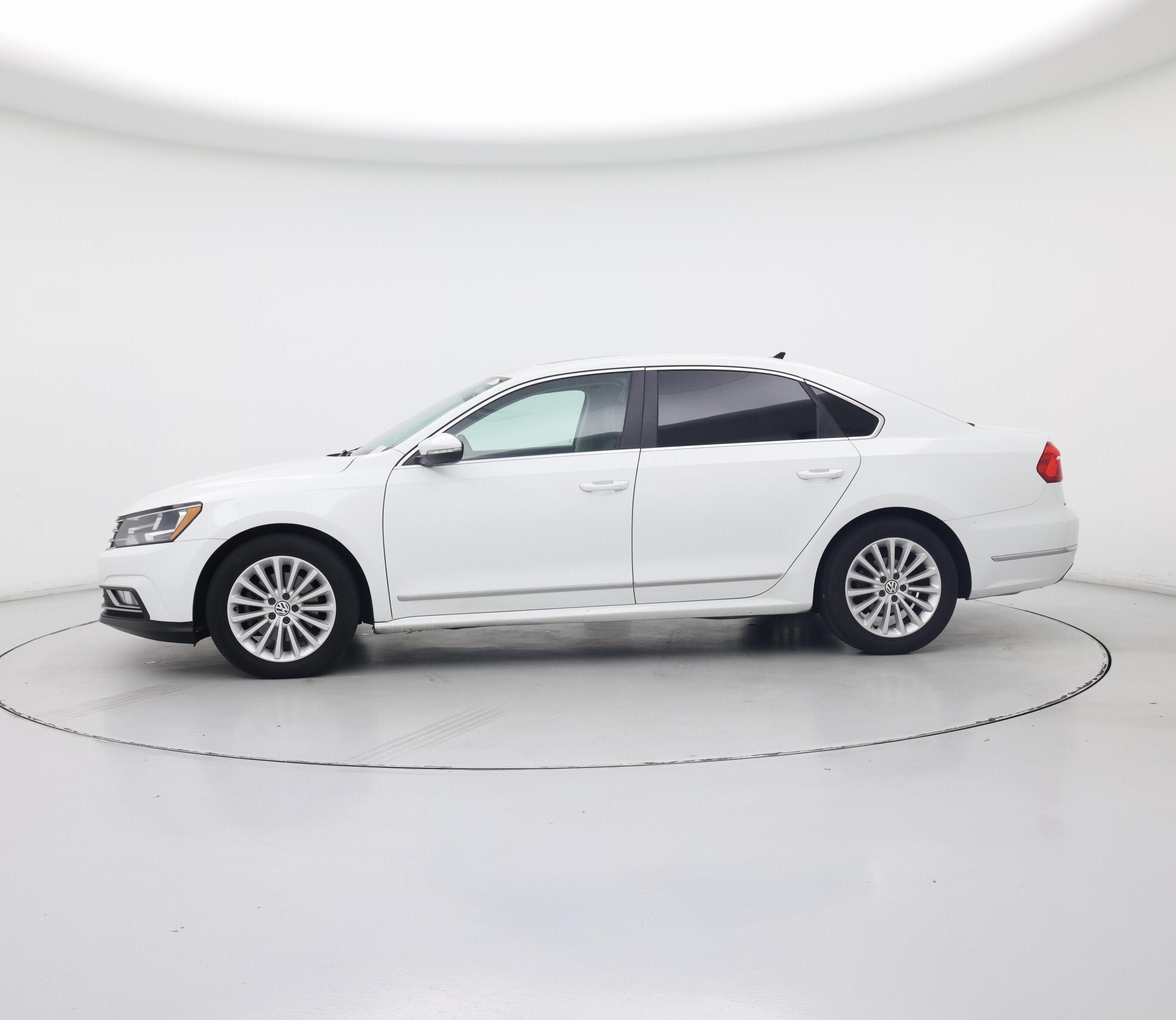 Thumbnail: 2016 Volkswagen Passat - 3