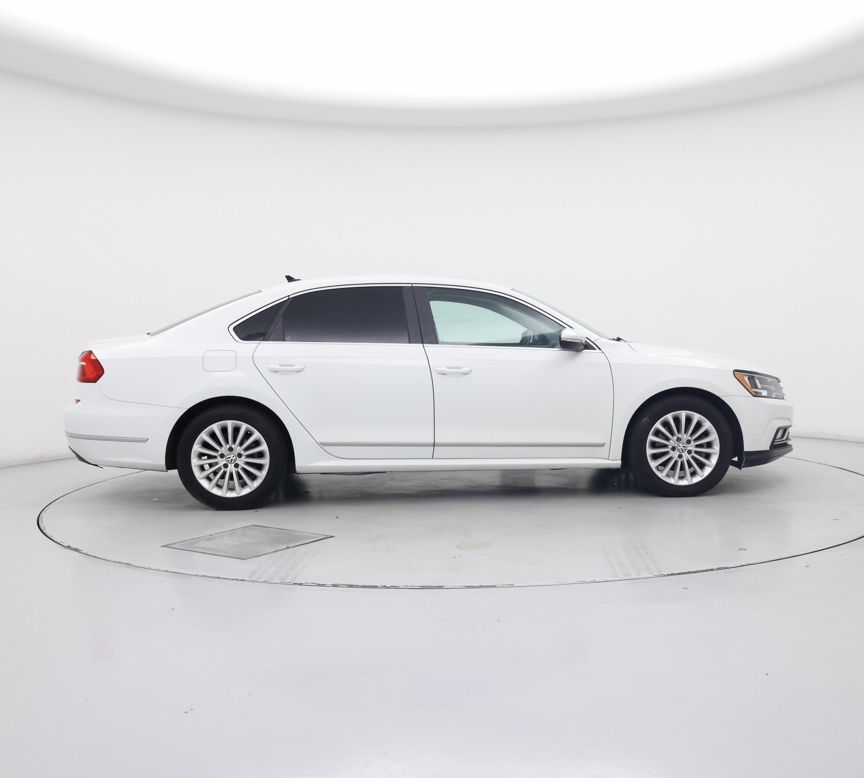 Thumbnail: 2016 Volkswagen Passat - 7