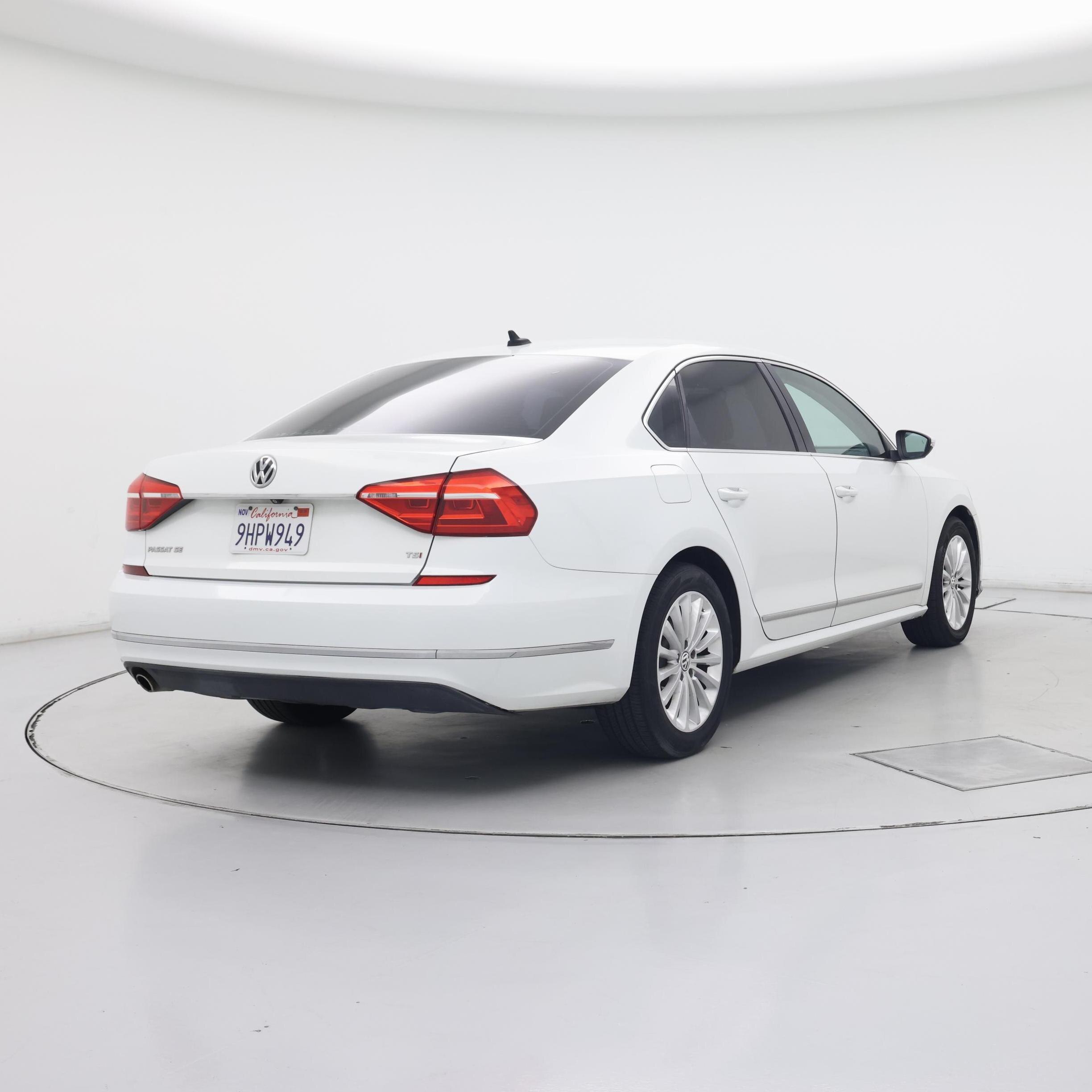 Thumbnail: 2016 Volkswagen Passat - 8