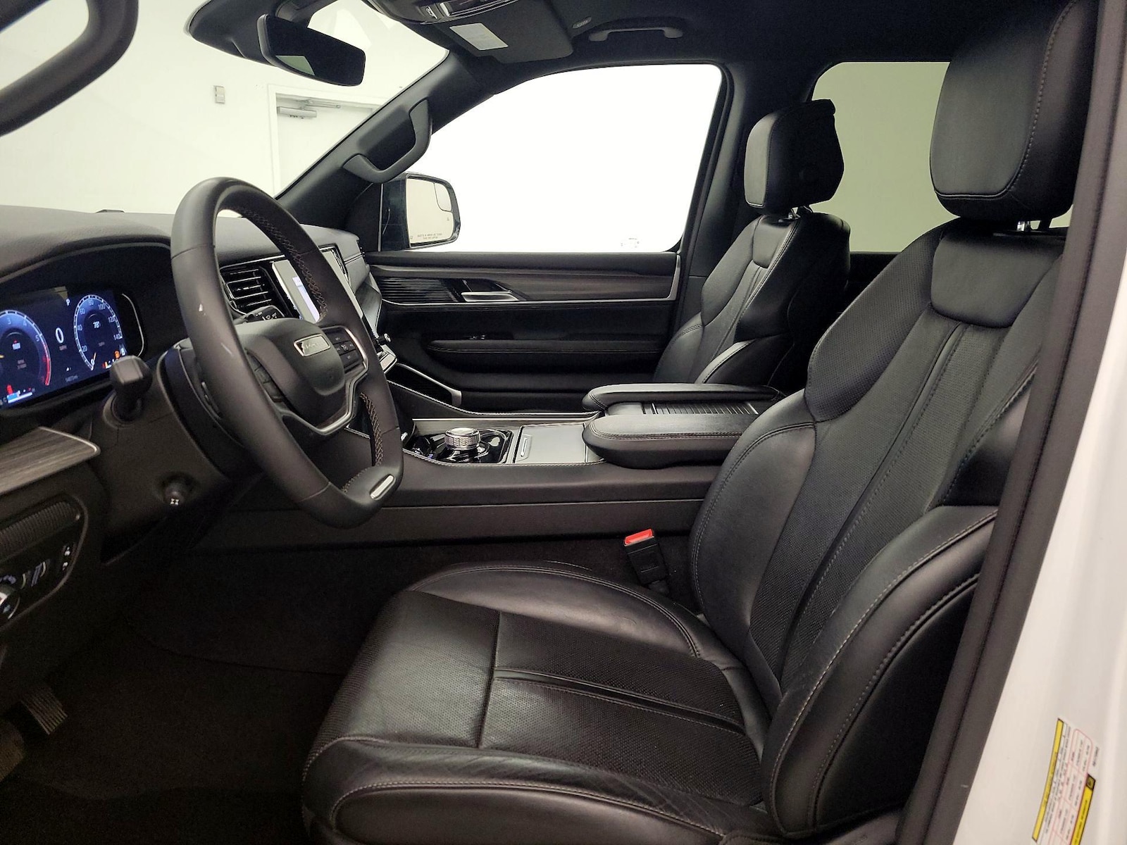 2024 Jeep Wagoneer Series II - Photo 12