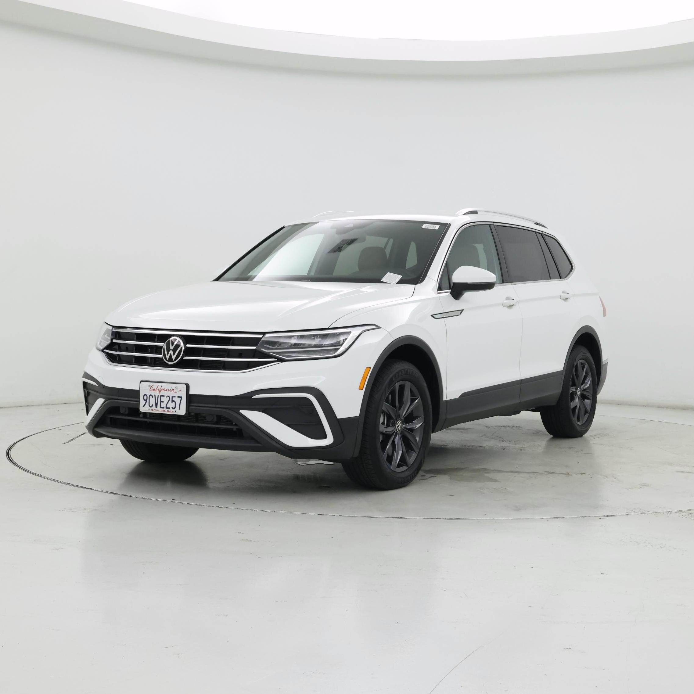 Thumbnail: 2022 Volkswagen Tiguan - 4
