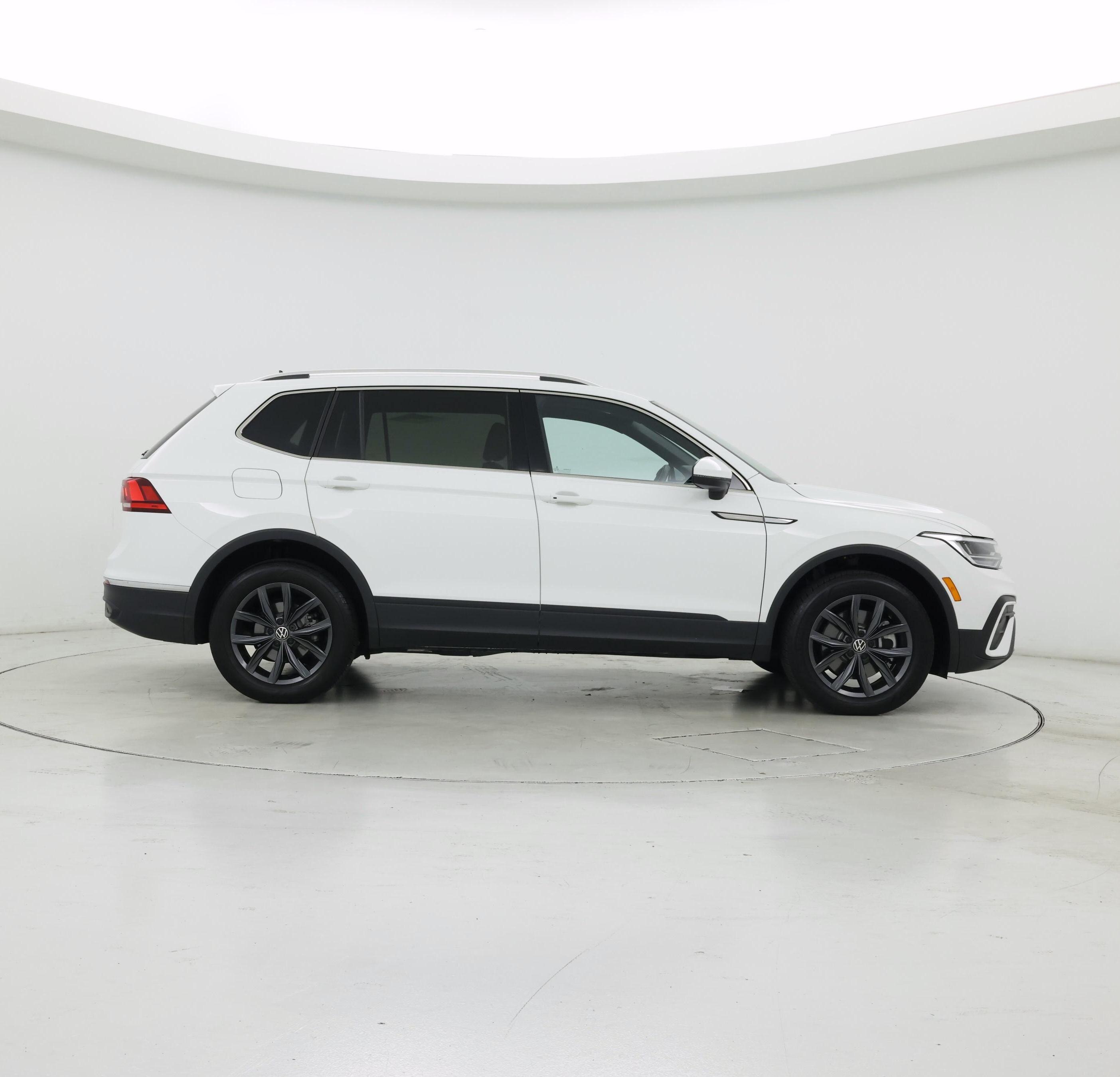 Thumbnail: 2022 Volkswagen Tiguan - 7