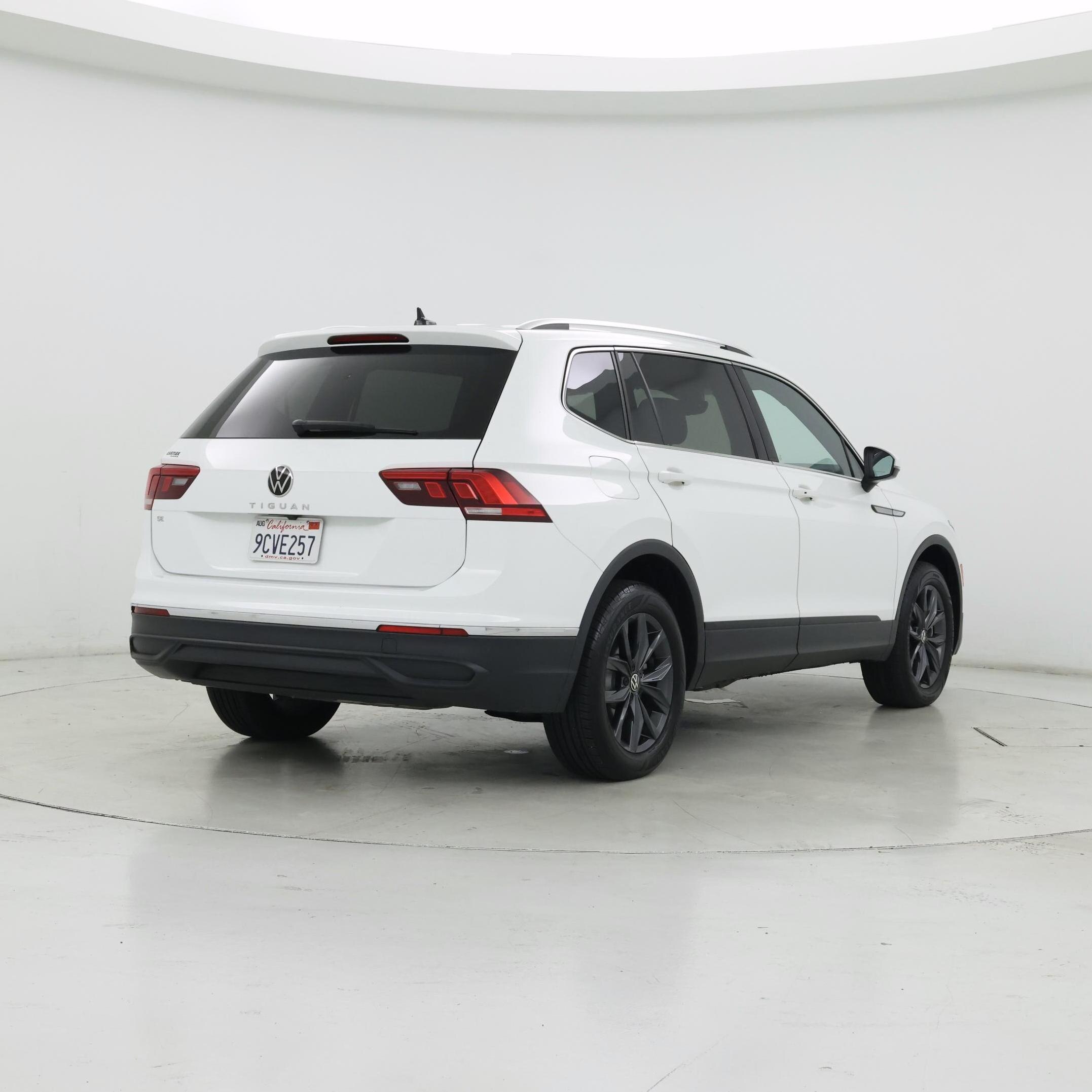 Thumbnail: 2022 Volkswagen Tiguan - 8