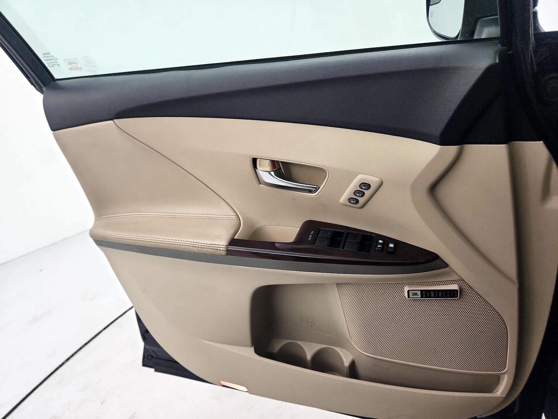 Thumbnail: 2015 Toyota Venza - 10