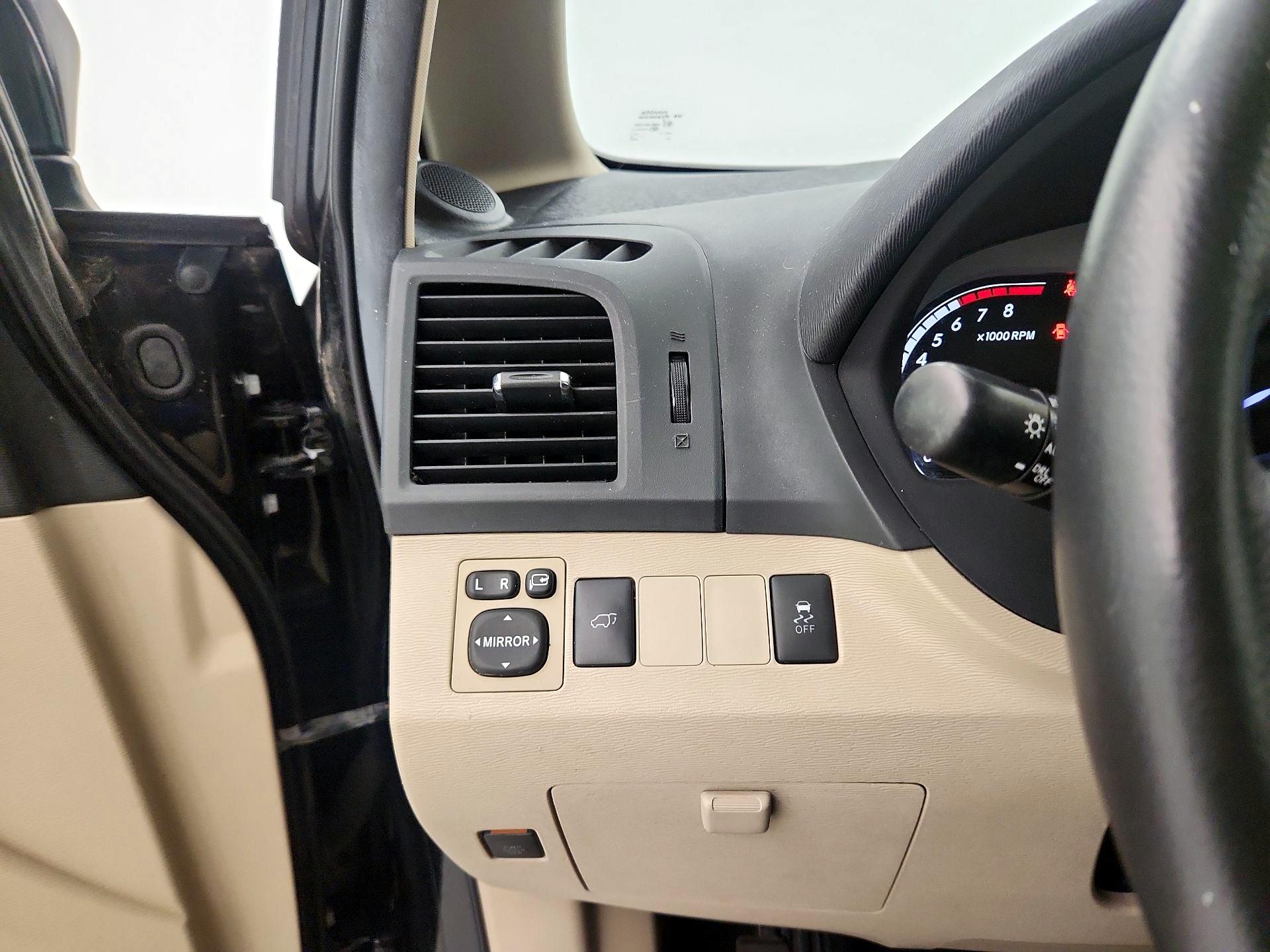Thumbnail: 2015 Toyota Venza - 11