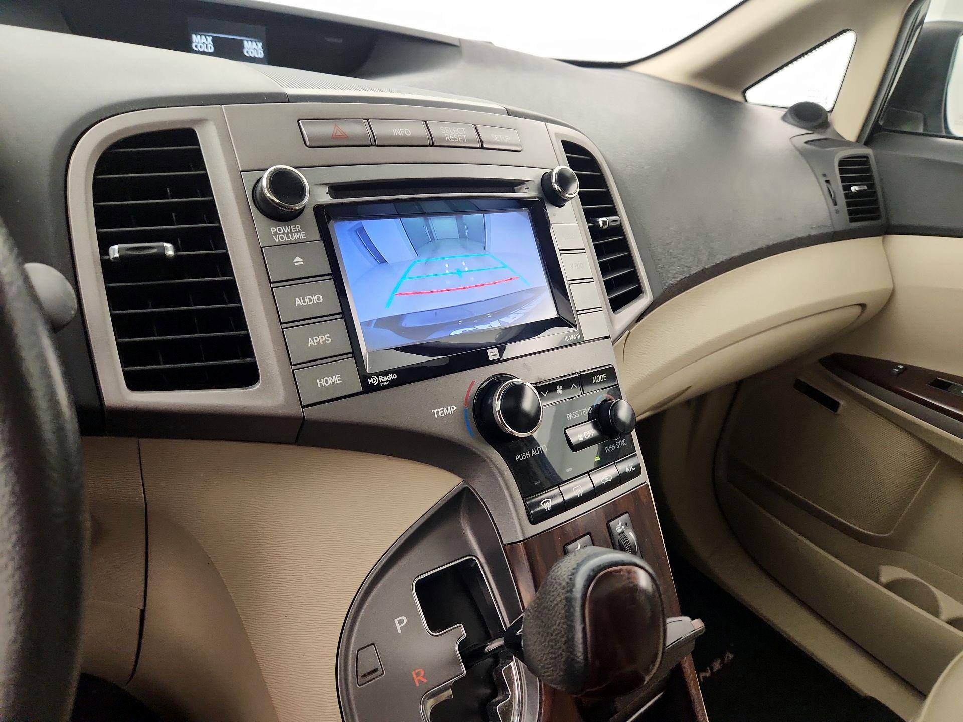 Thumbnail: 2015 Toyota Venza - 13