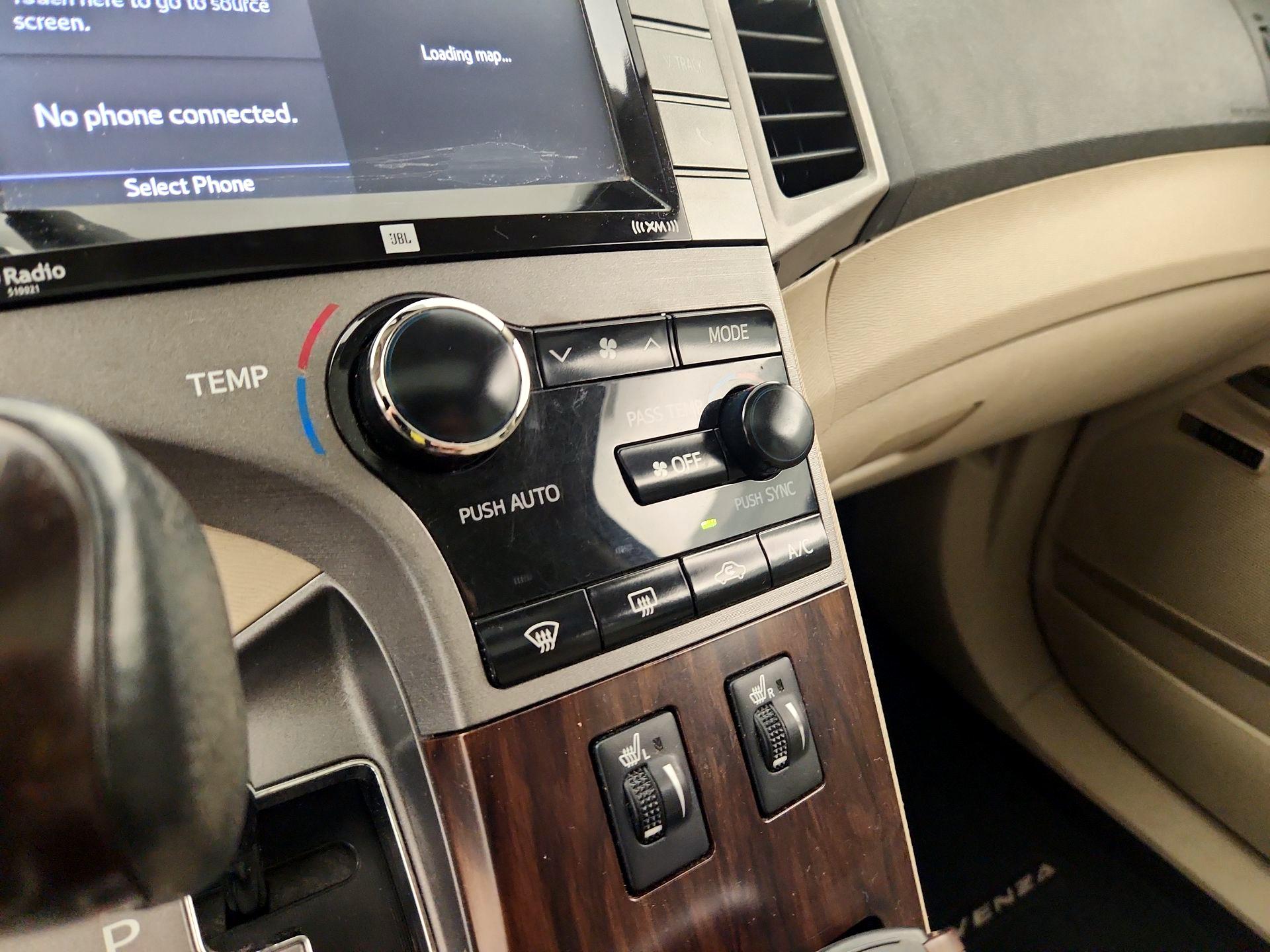 Thumbnail: 2015 Toyota Venza - 15