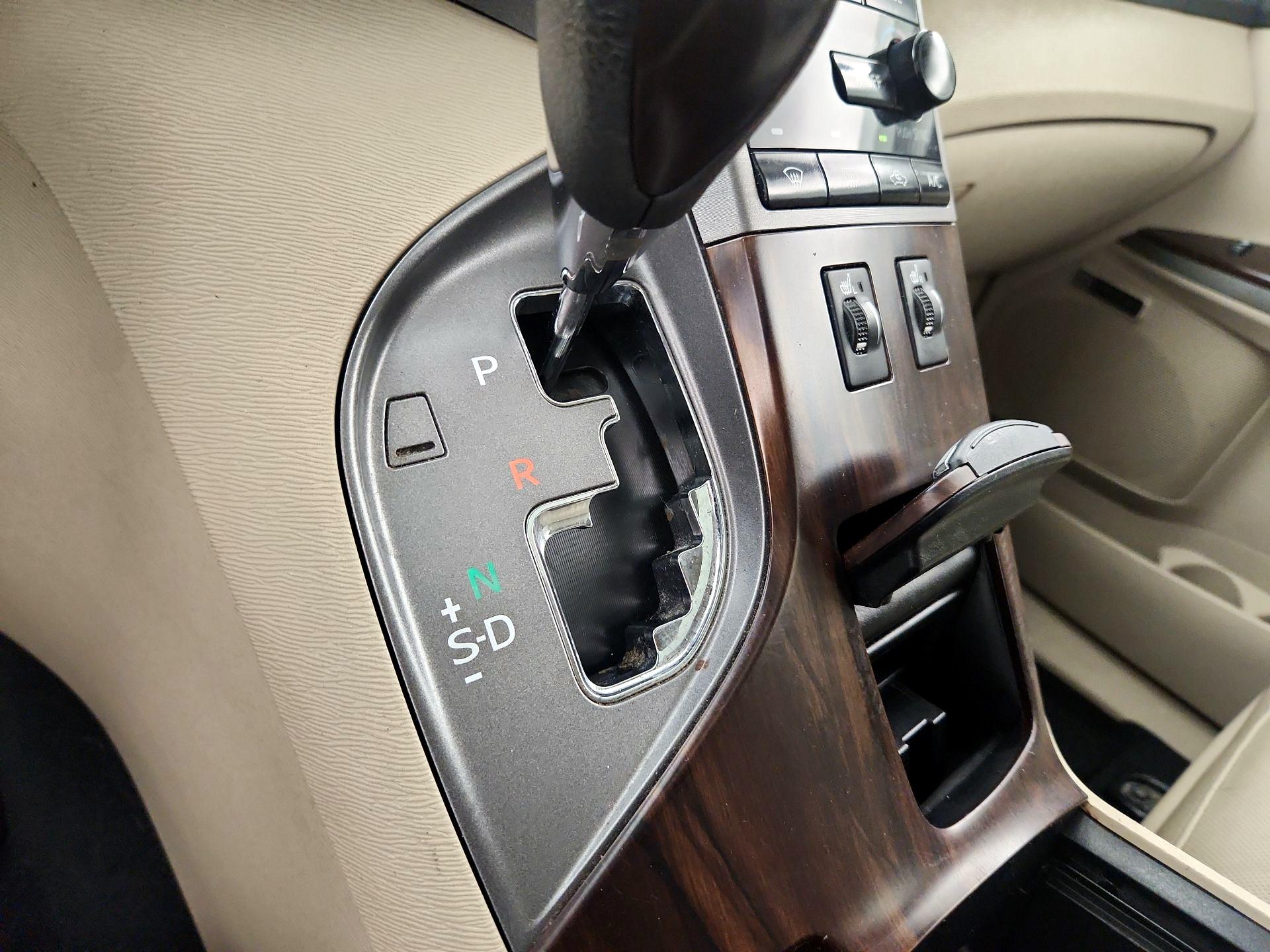 Thumbnail: 2015 Toyota Venza - 16