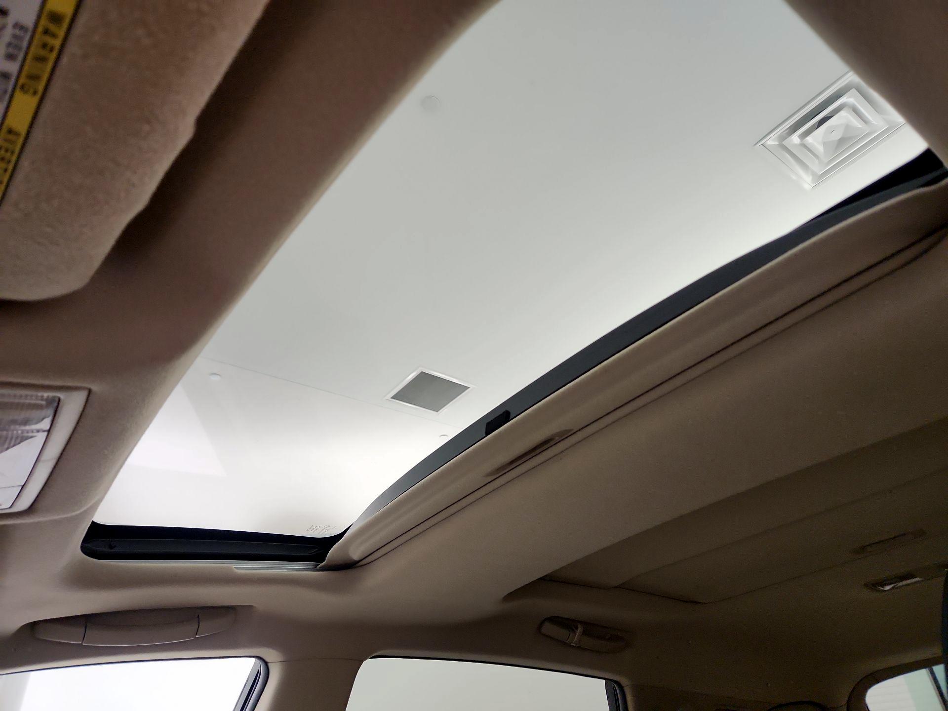 Thumbnail: 2015 Toyota Venza - 18