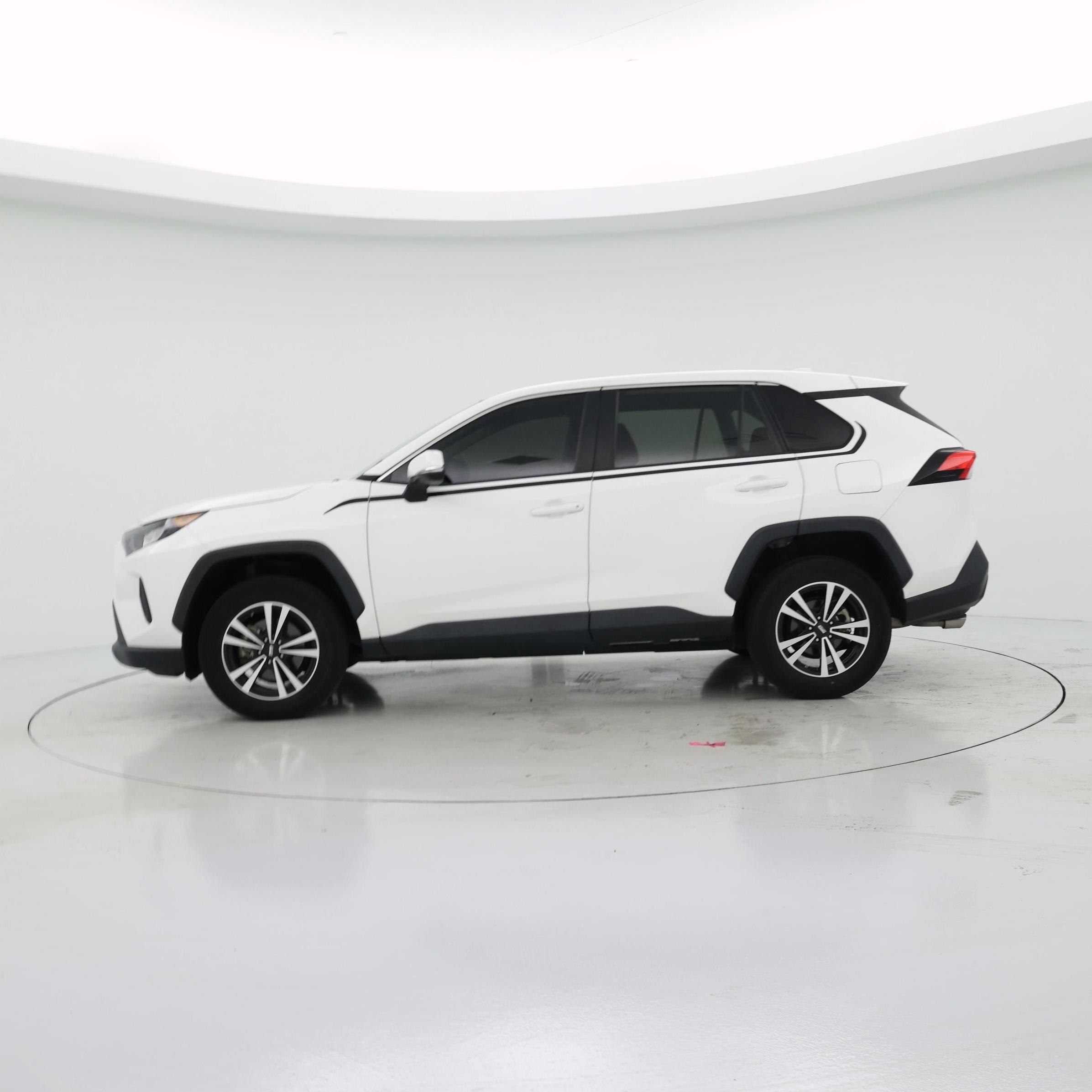 Thumbnail: 2022 Toyota RAV4 - 3