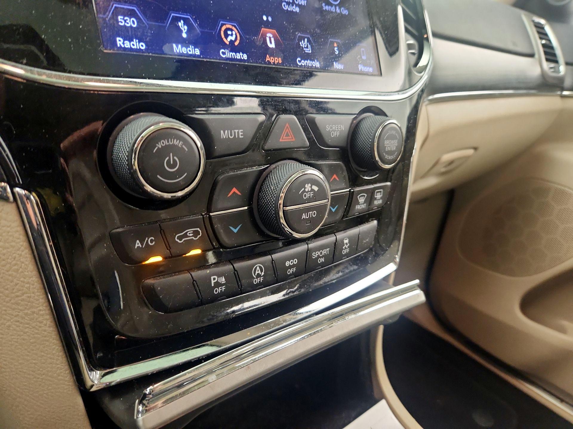 Thumbnail: 2019 Jeep Grand Cherokee - 17