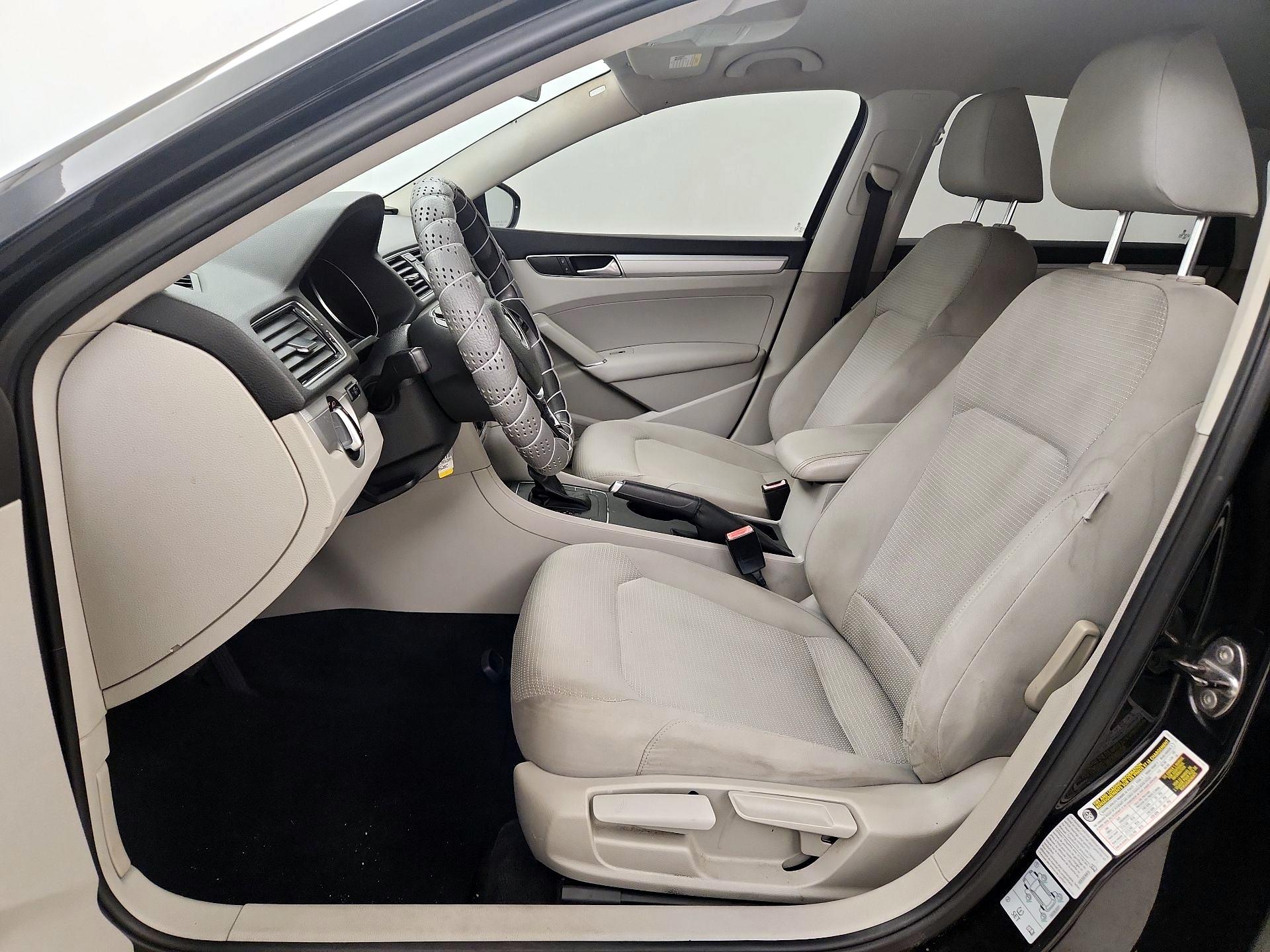 Thumbnail: 2016 Volkswagen Passat - 11