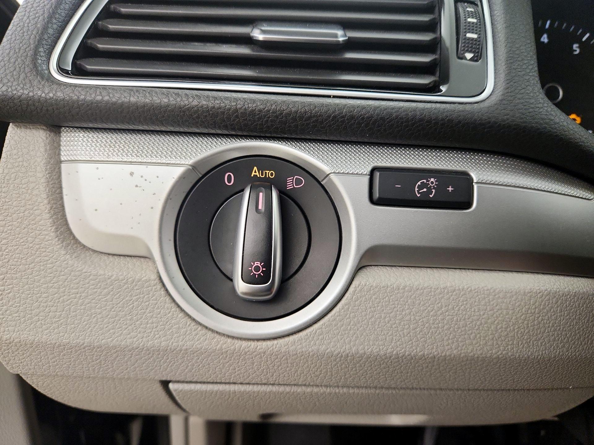 Thumbnail: 2016 Volkswagen Passat - 13