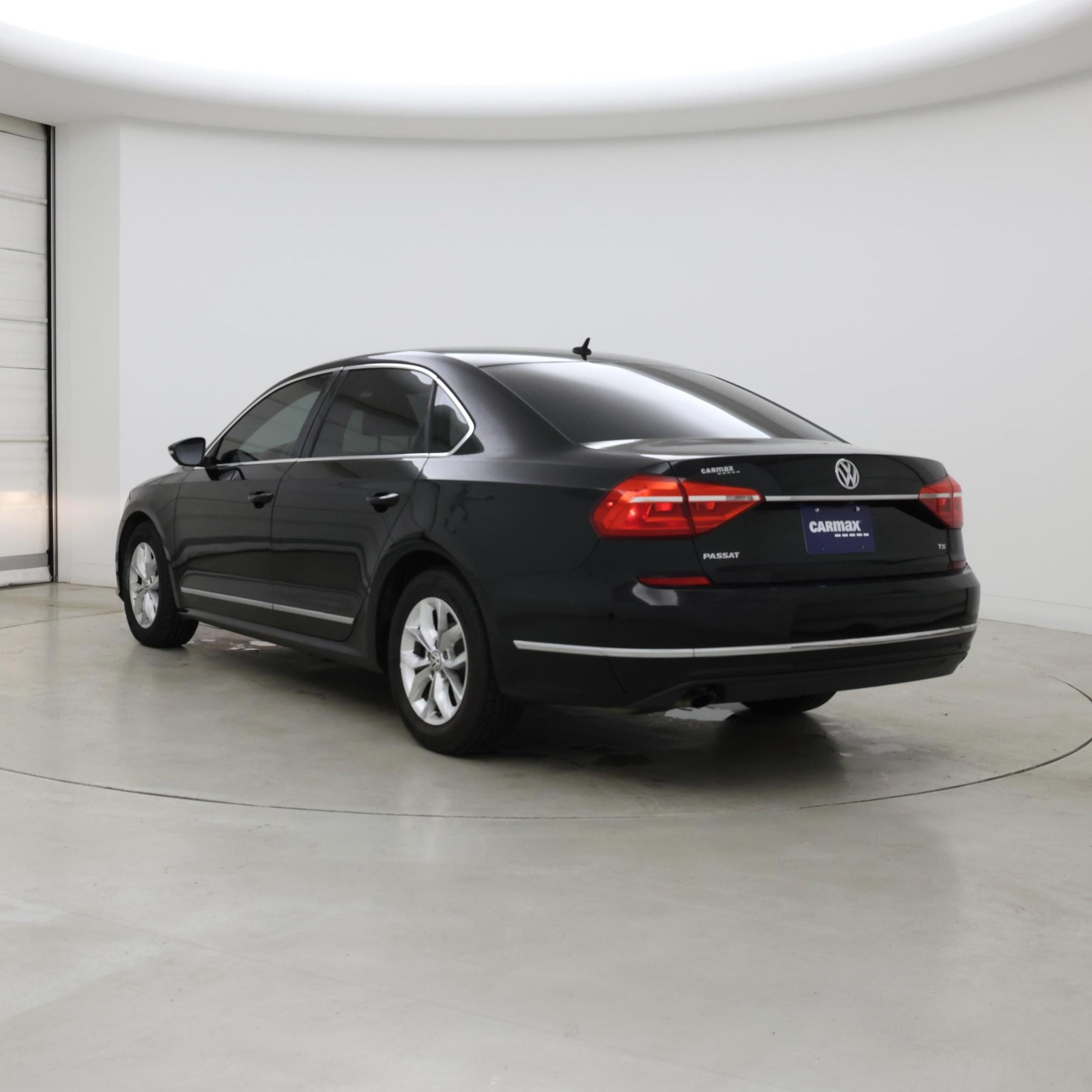 Thumbnail: 2016 Volkswagen Passat - 2