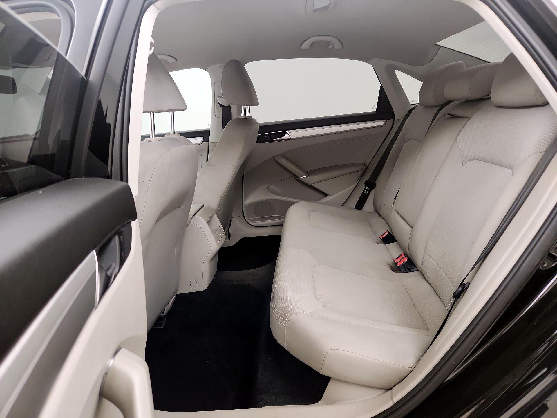 Thumbnail: 2016 Volkswagen Passat - 19