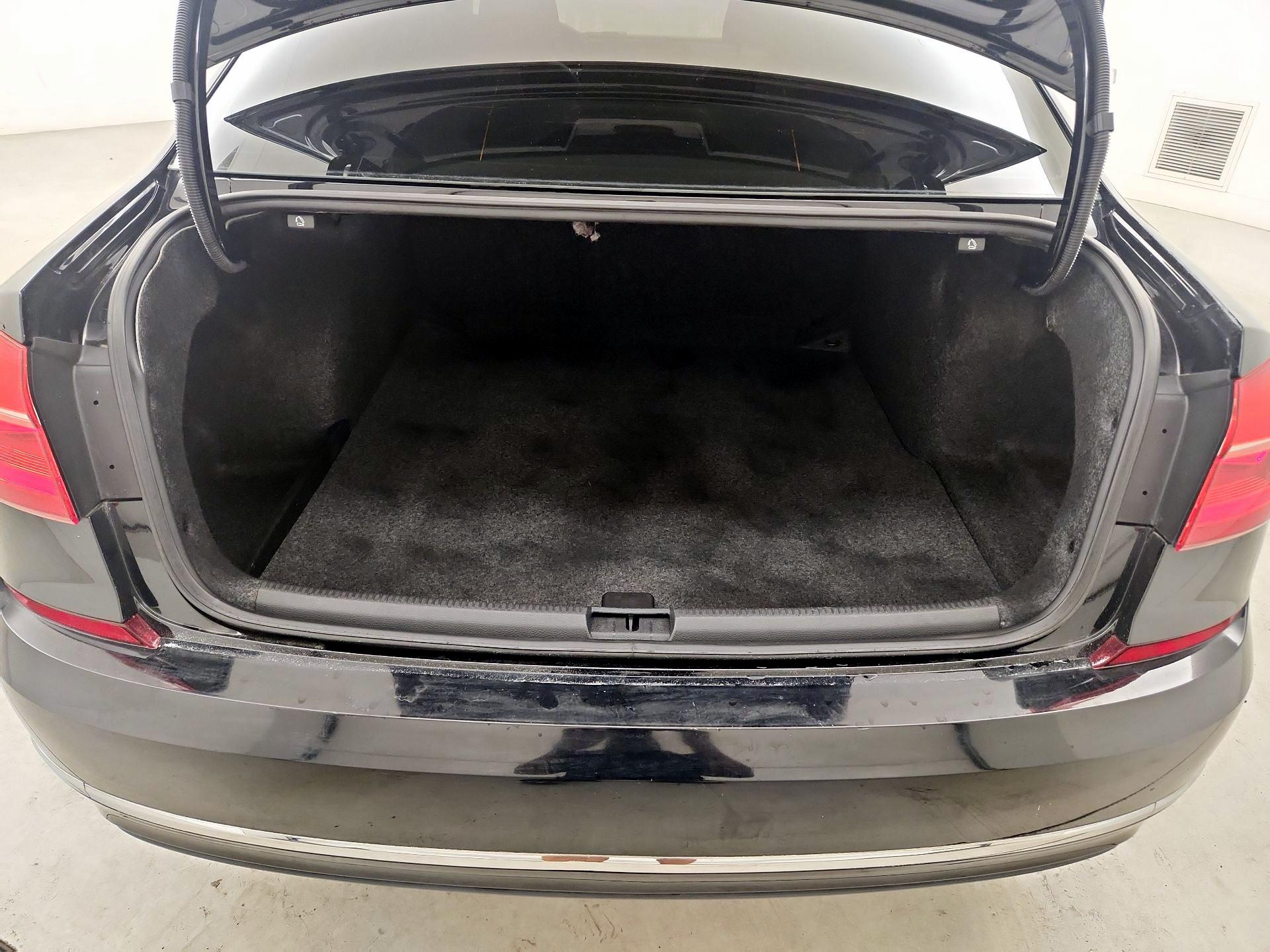 Thumbnail: 2016 Volkswagen Passat - 20