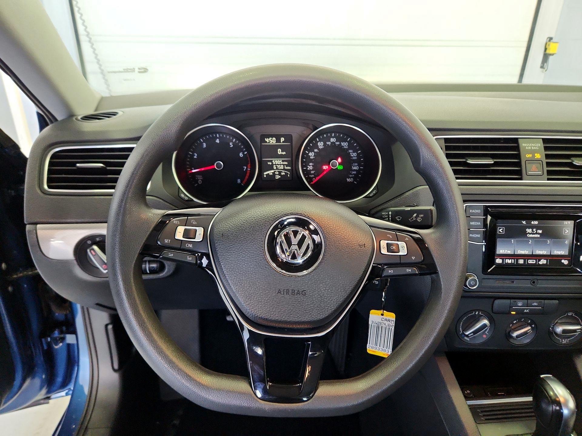 Thumbnail: 2017 Volkswagen Jetta - 10