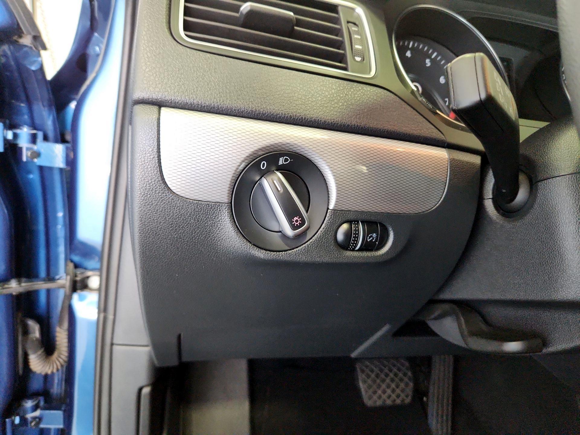 Thumbnail: 2017 Volkswagen Jetta - 13