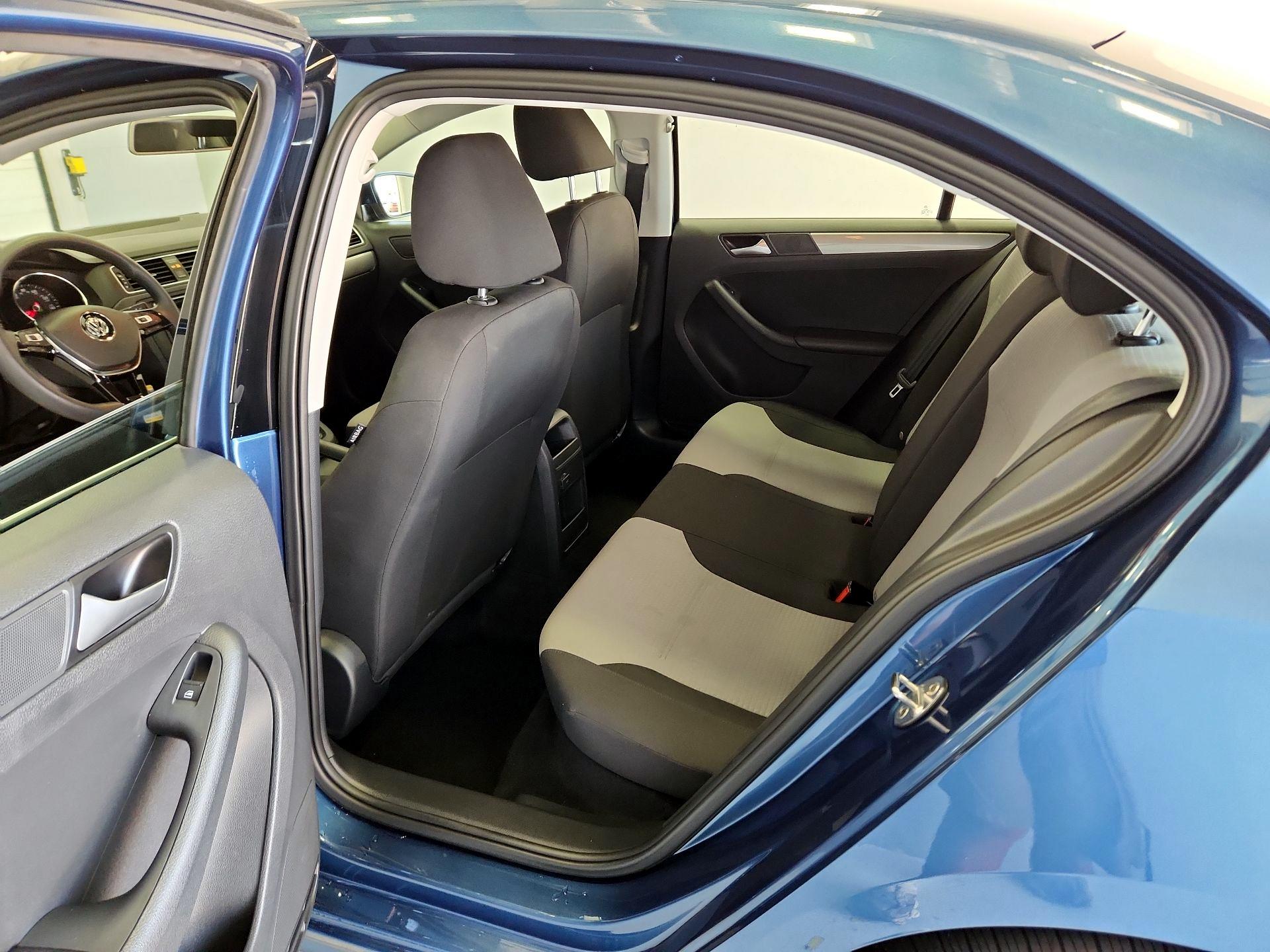 Thumbnail: 2017 Volkswagen Jetta - 19