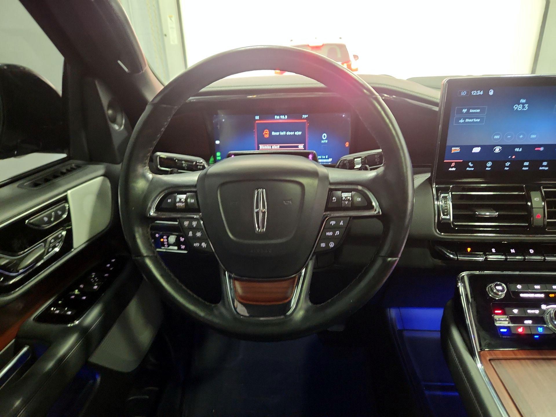 Thumbnail: 2022 Lincoln Navigator L - 10