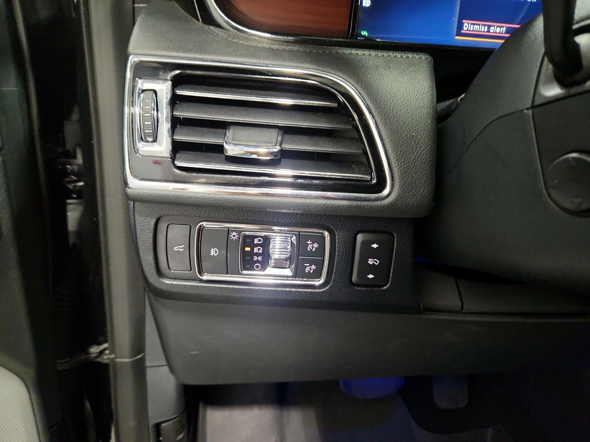 Thumbnail: 2022 Lincoln Navigator L - 13