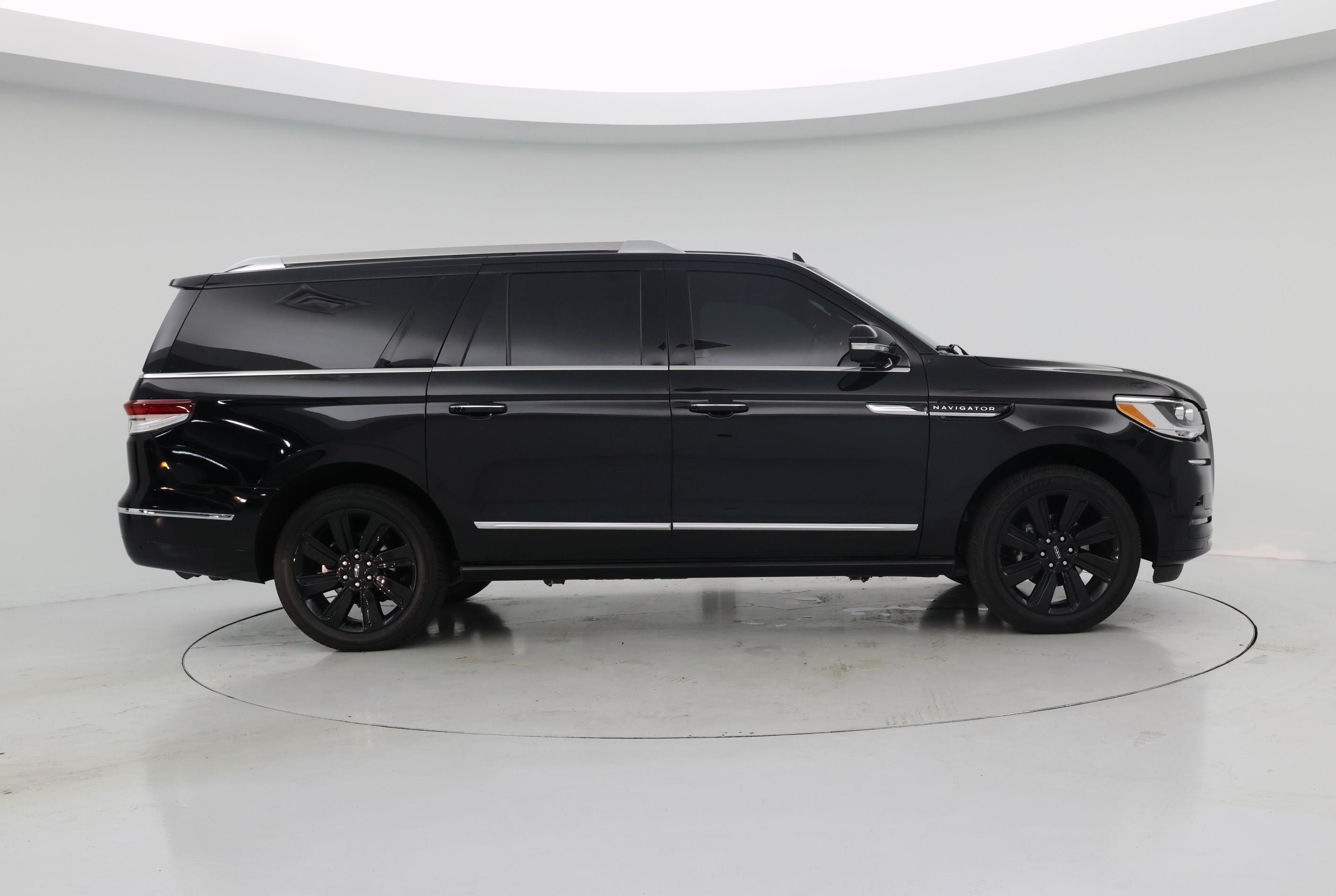 Thumbnail: 2022 Lincoln Navigator L - 7