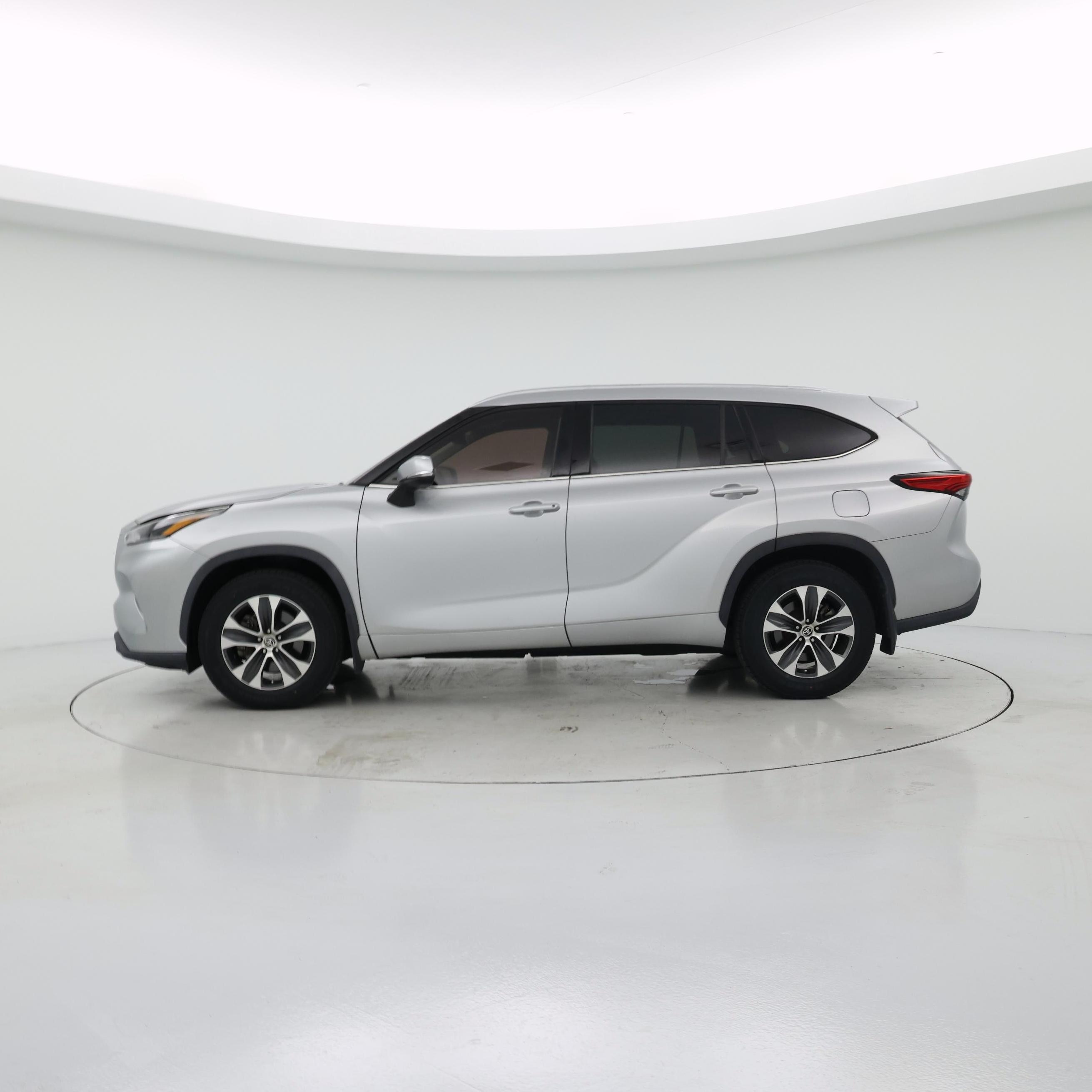 Thumbnail: 2021 Toyota Highlander - 3