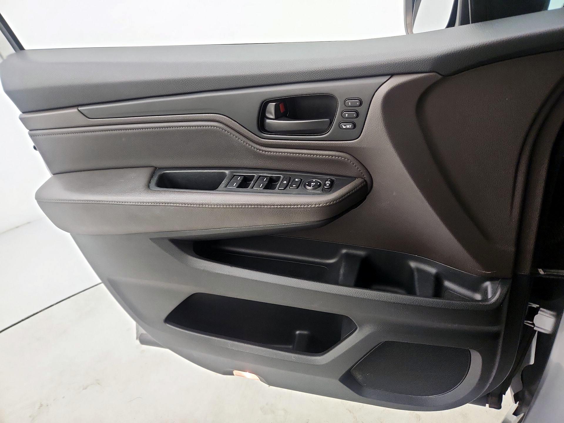 Thumbnail: 2018 Honda Odyssey - 12