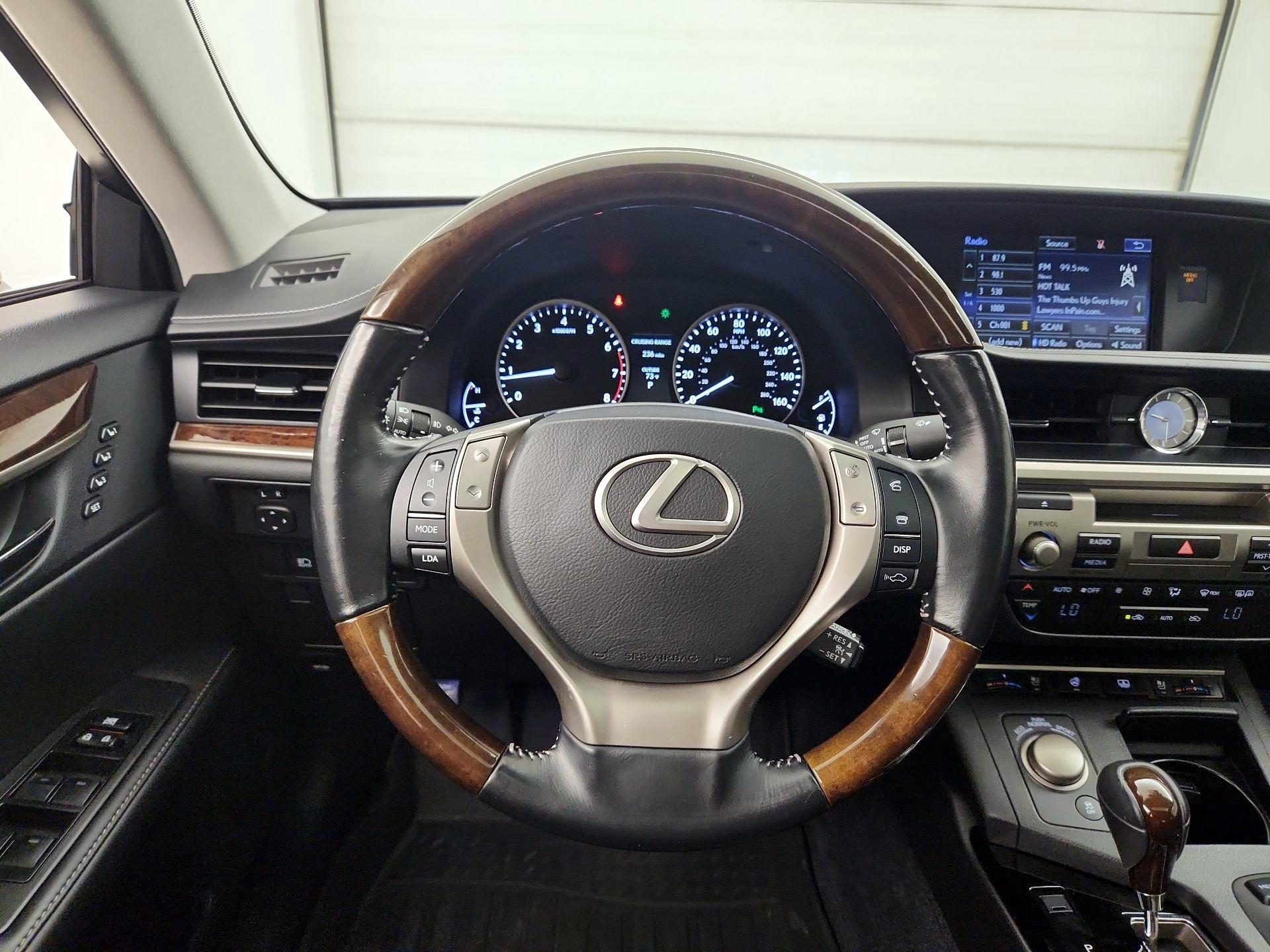 Thumbnail: 2015 Lexus ES - 10