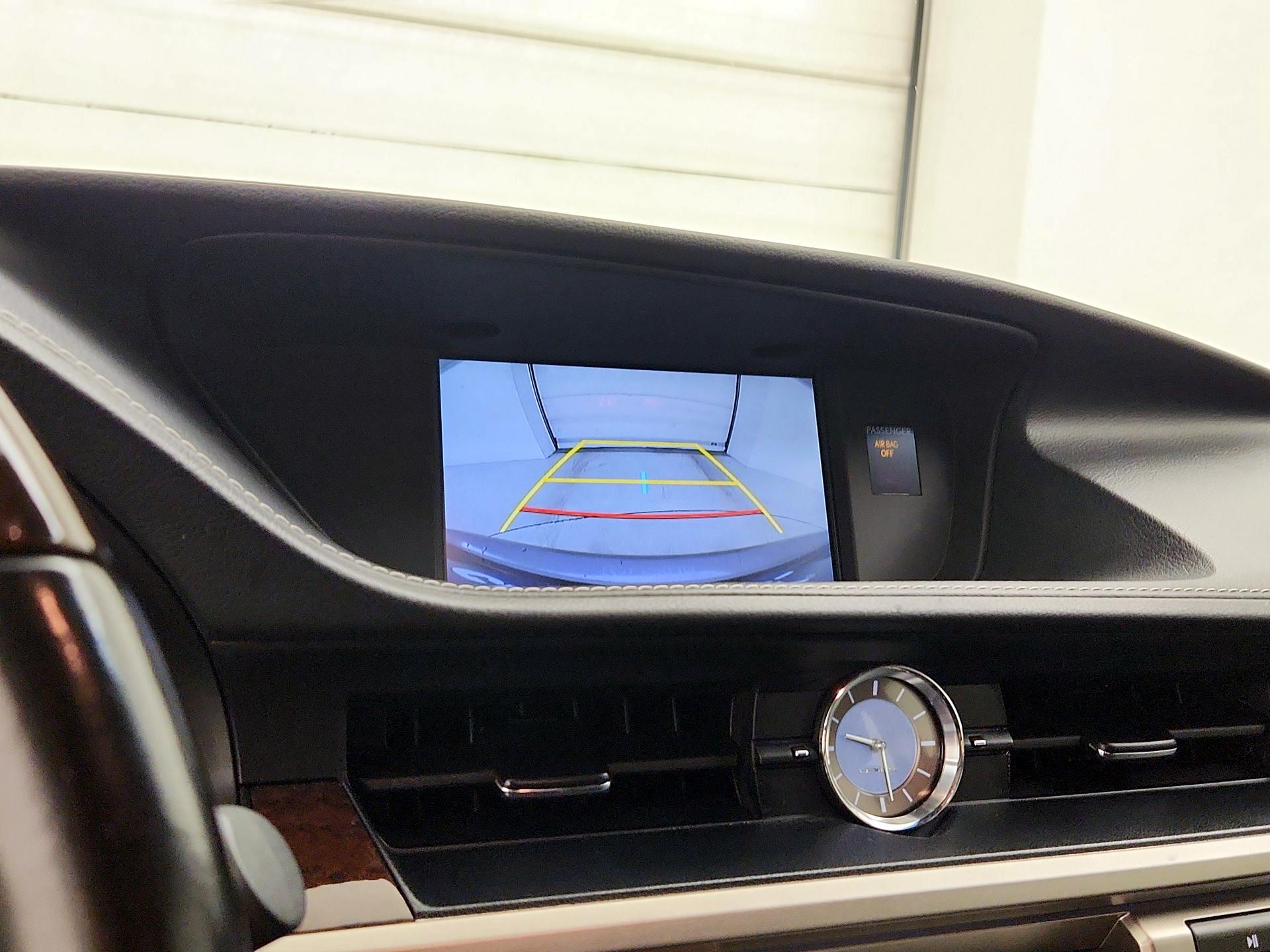 Thumbnail: 2015 Lexus ES - 14