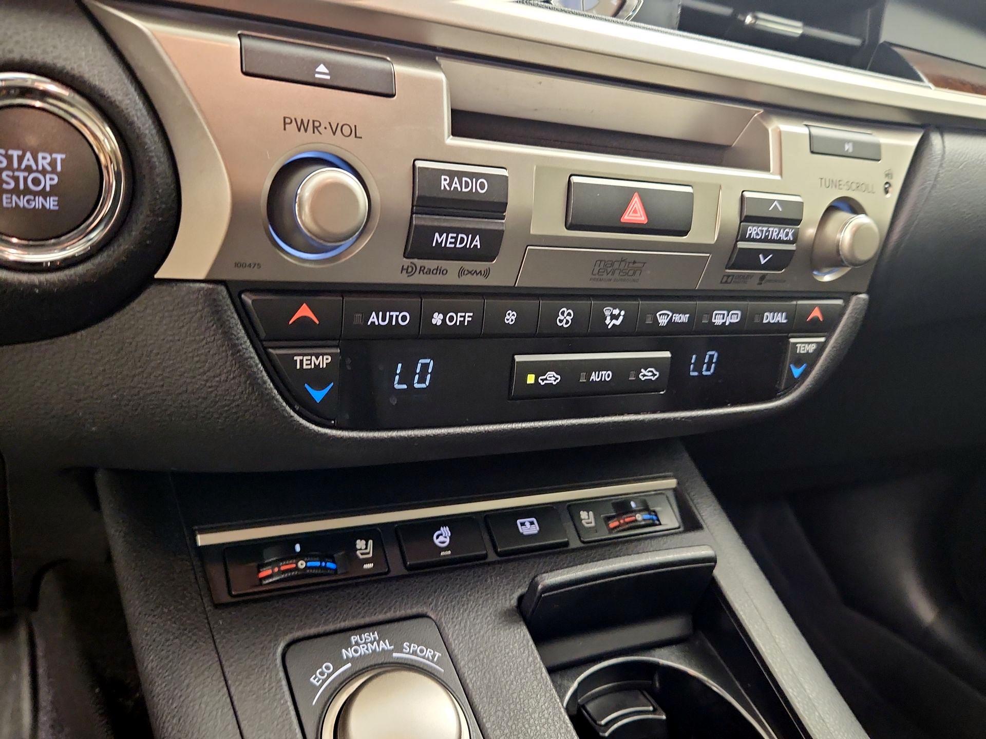 Thumbnail: 2015 Lexus ES - 16