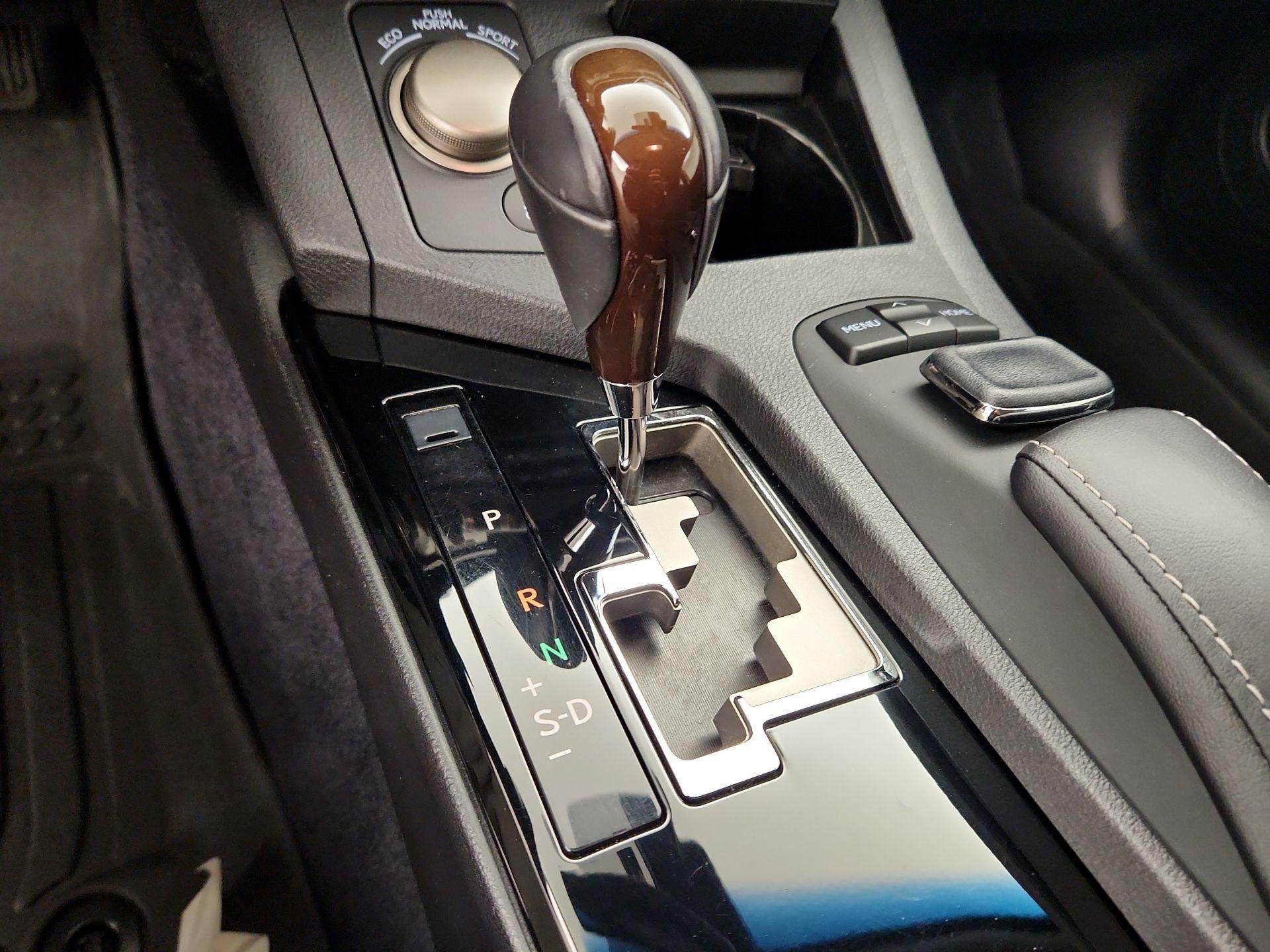 Thumbnail: 2015 Lexus ES - 17
