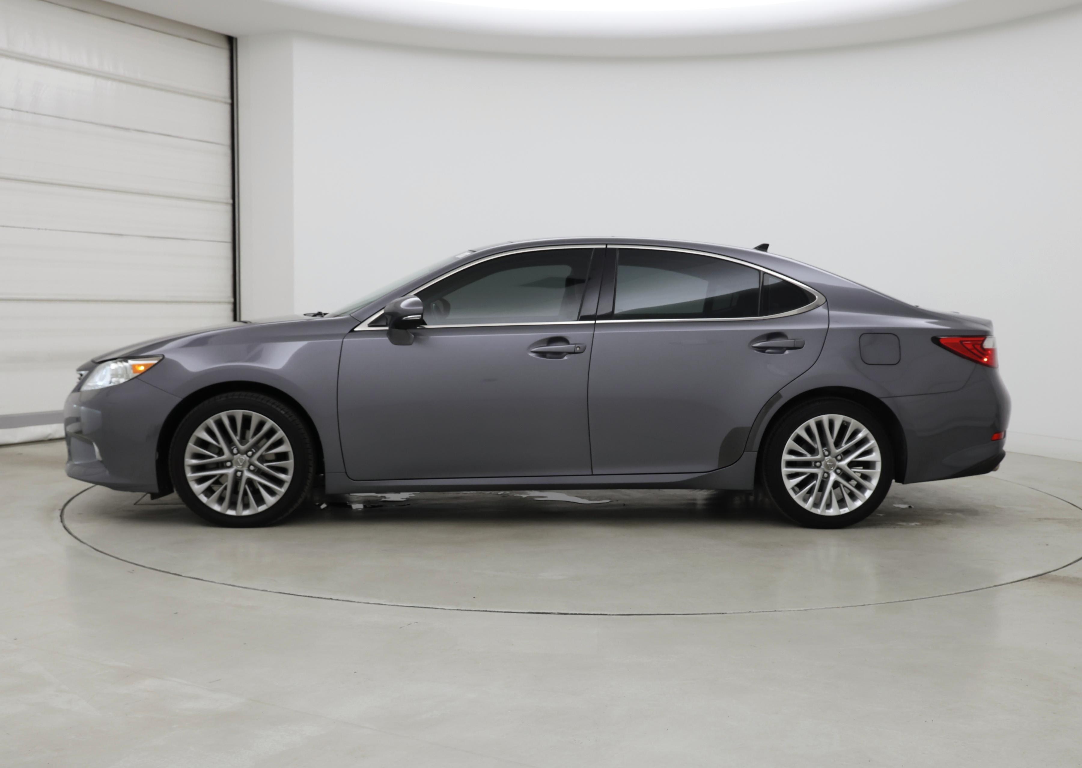 Thumbnail: 2015 Lexus ES - 3