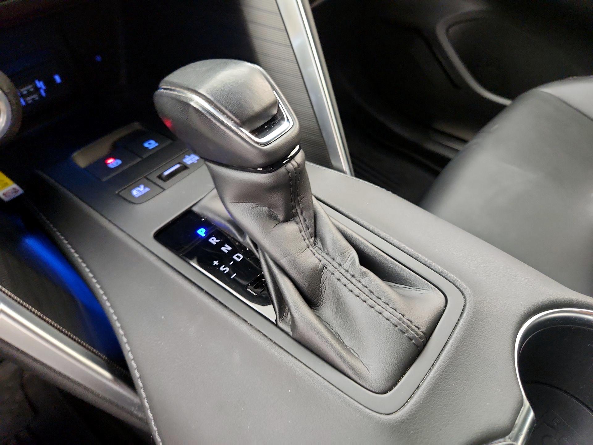 Thumbnail: 2022 Toyota Venza - 17